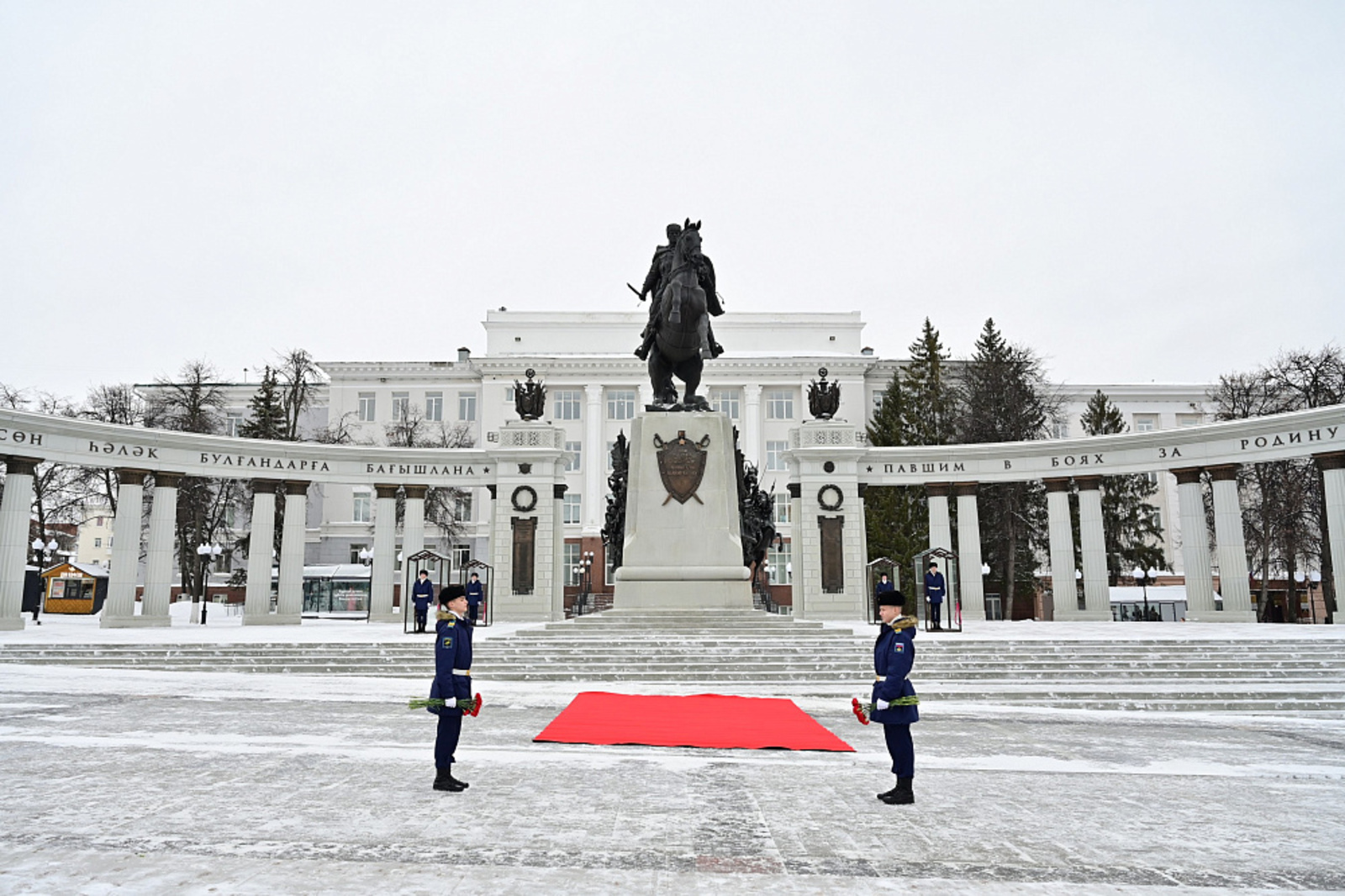 В Уфе делегация Ташкентской области почтила память Минигали Шаймуратова