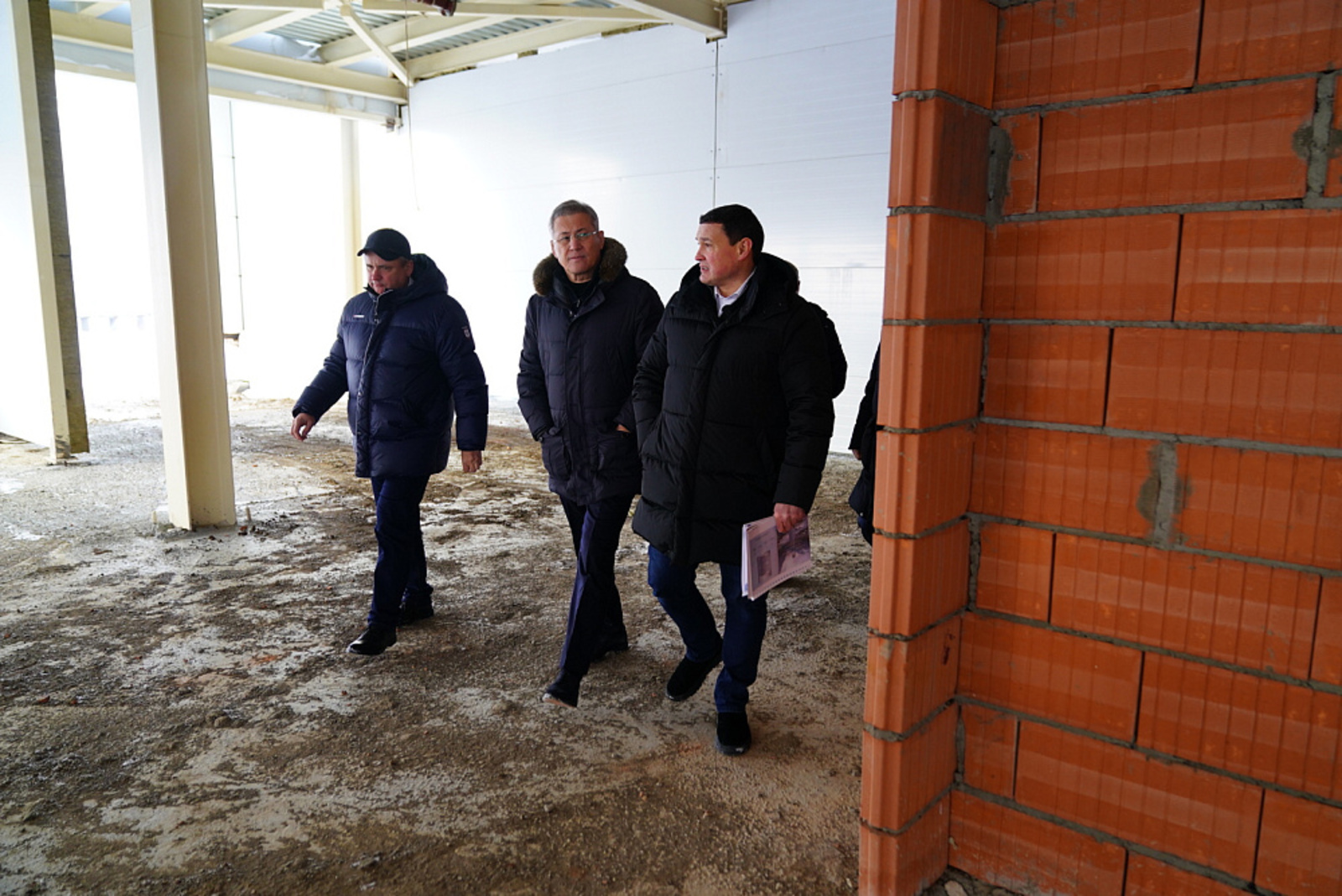 Глава Башкирии проверил строительство нового ФОКа в Малоязе