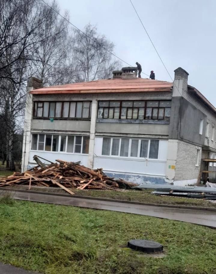 В селе Уфимского района капитально ремонтируют кровлю многоквартирного дома