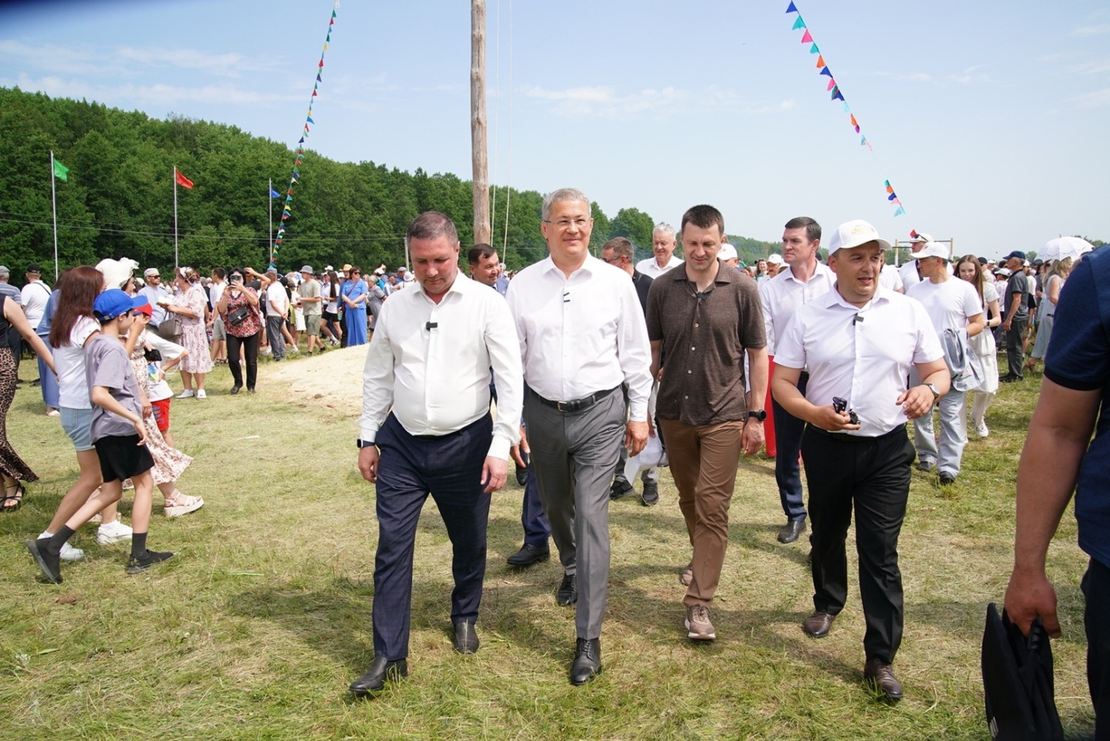 Радий Хабиров посетил сабантуй в Буздяке и  встретился с участниками СВО