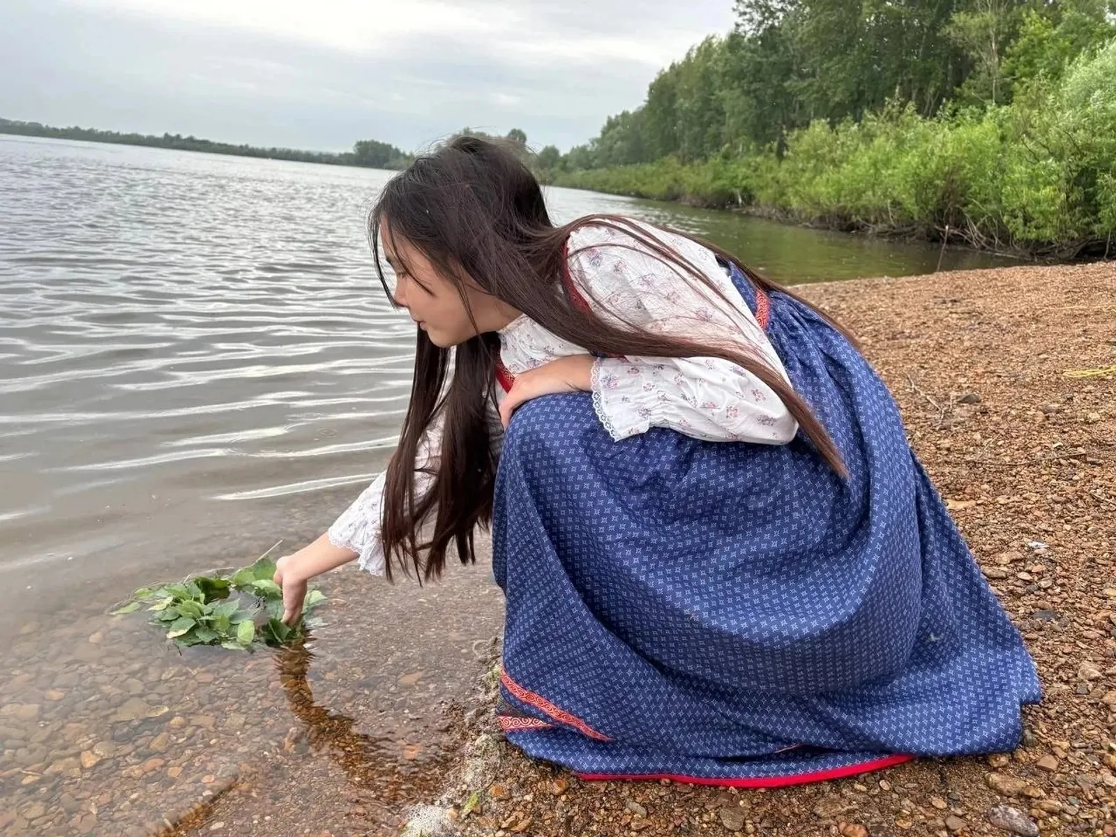 Школьники Уфимского района возродили старинный обряд пускания венков