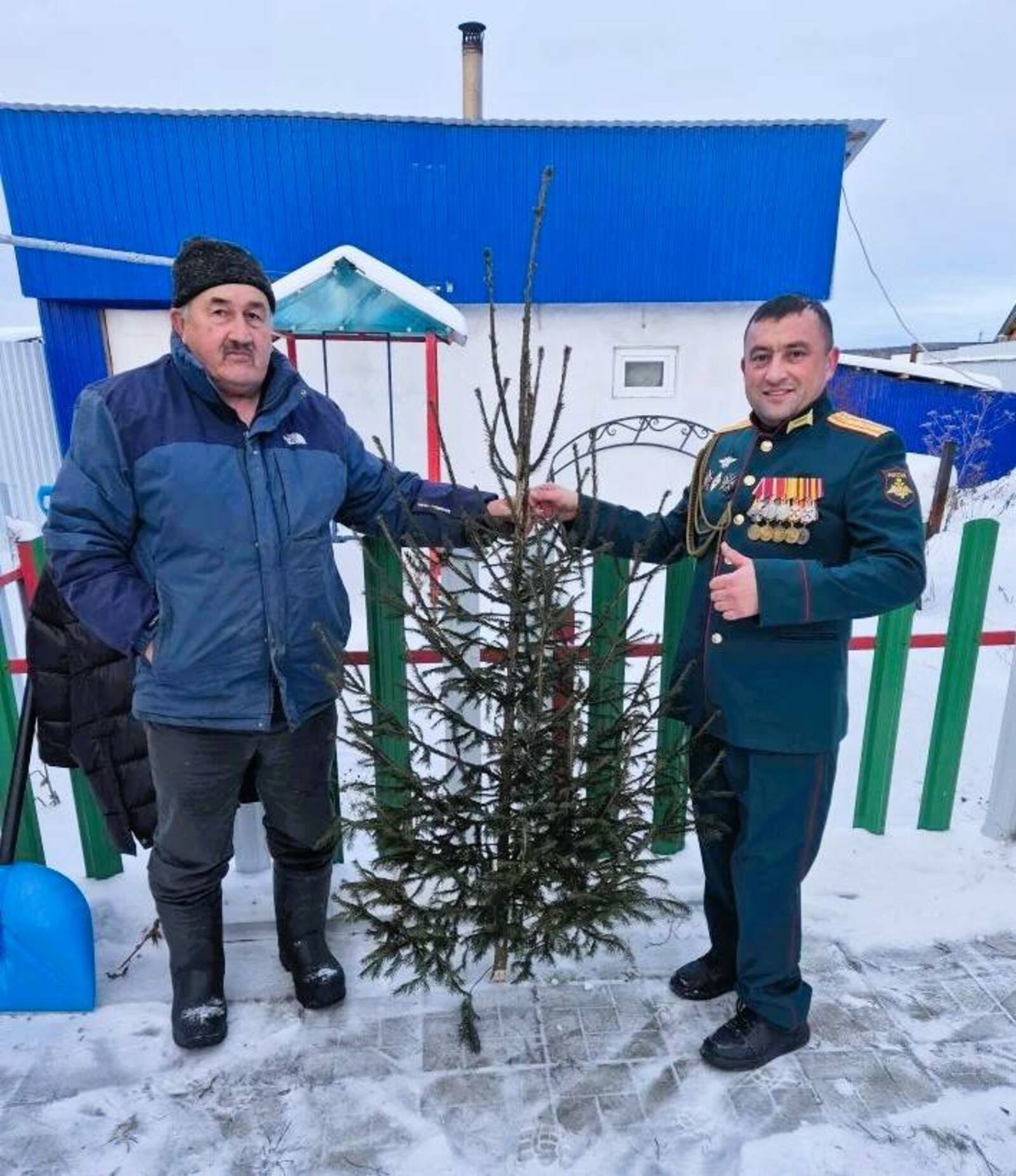 Лесоводы Башкортостана поздравили семьи участников СВО новогодними елями