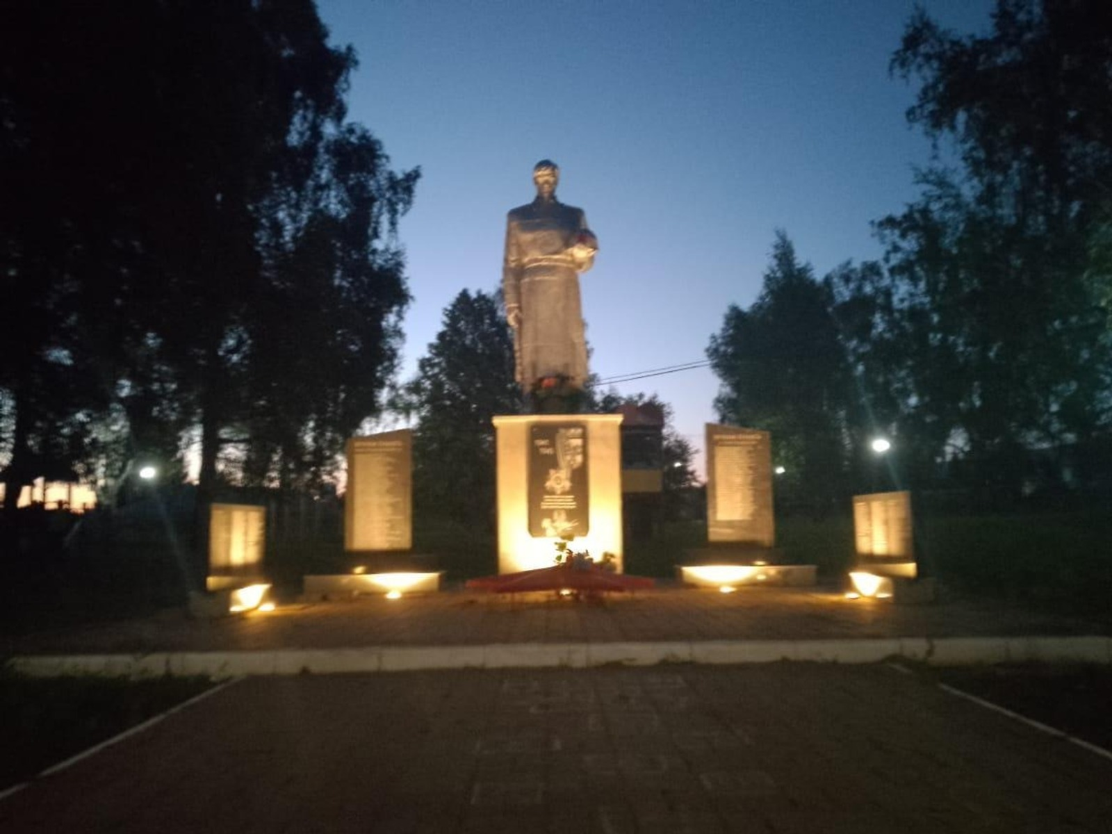 В Башкирии памятник солдату-освободителю украсили ночной подсветкой