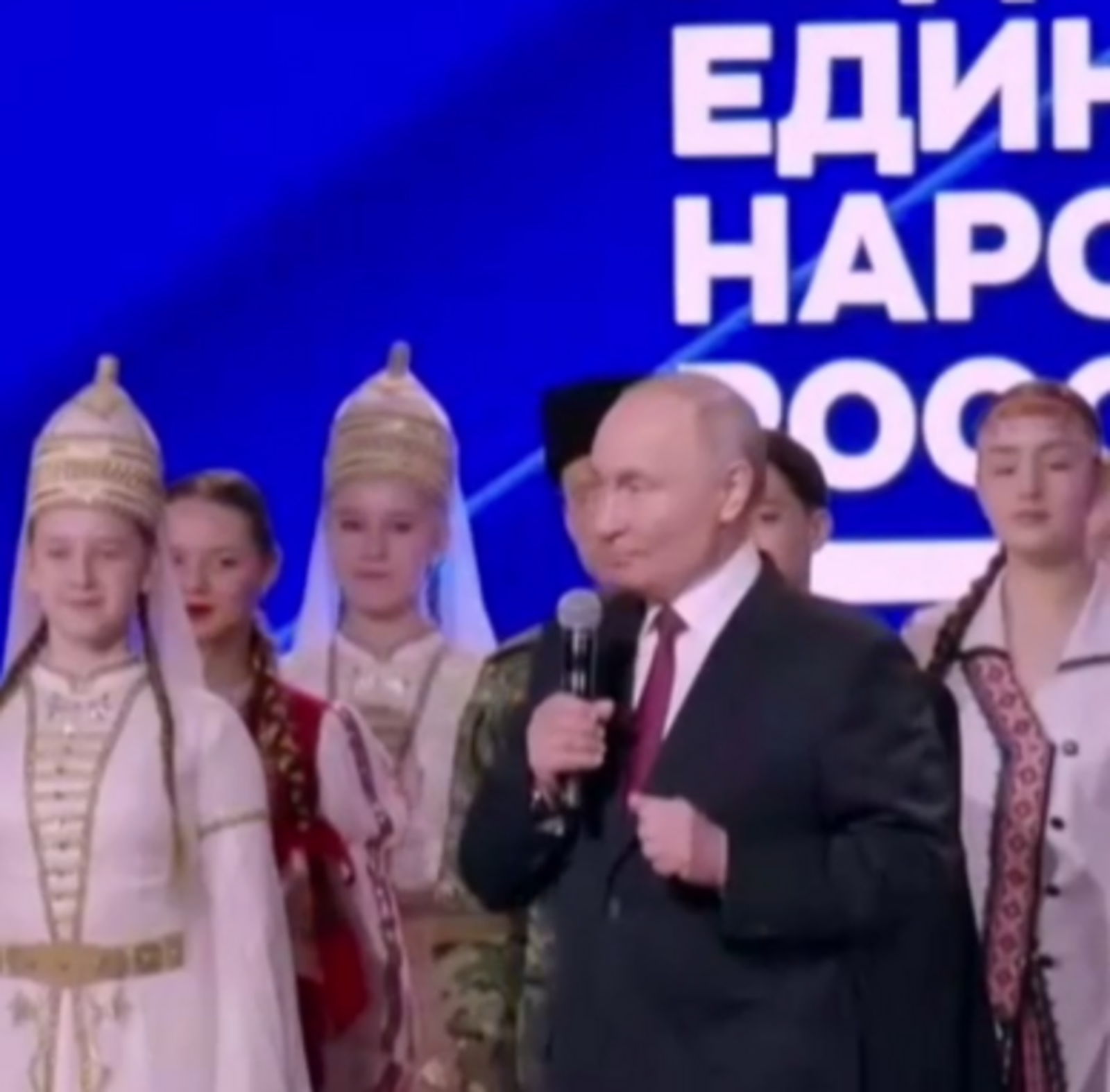 Путин дал старт Году единства народов России на просветительском марафоне