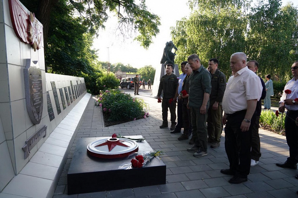 В ЛНР открыли памятник комдиву Минигали Шаймуратову