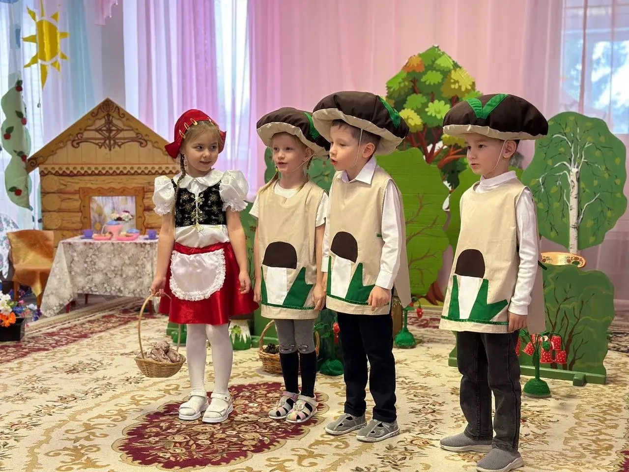 В детском саду села Дмитриевка поставили «Красную Шапочку на новый лад»