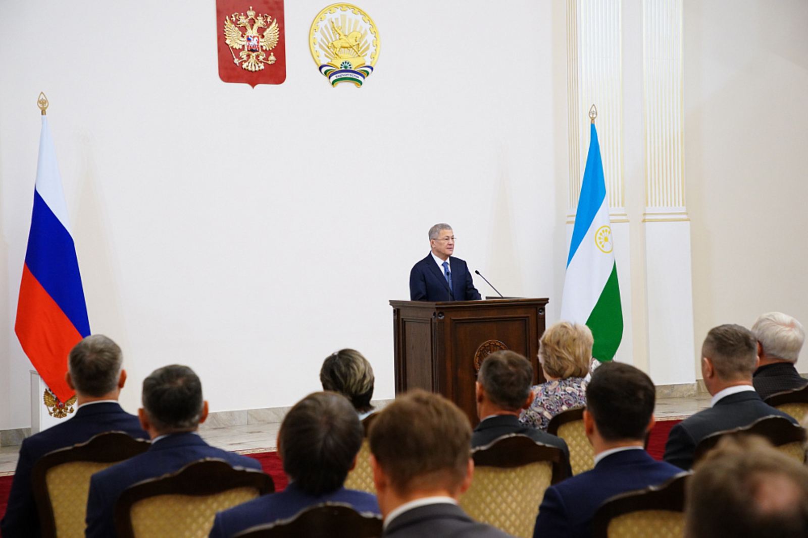 Глава Башкирии поздравил промышленников