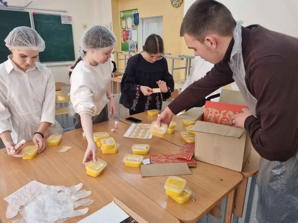В школе Уфимского района продолжается сбор помощи для участников СВО