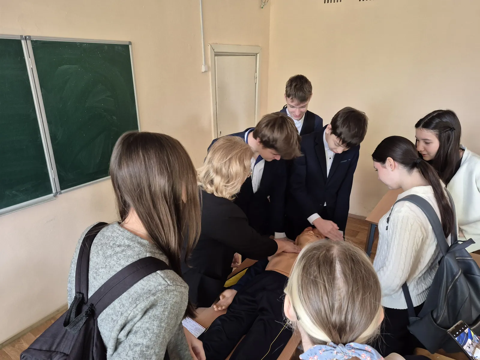 В лицее Уфы научили школьников спасать жизни