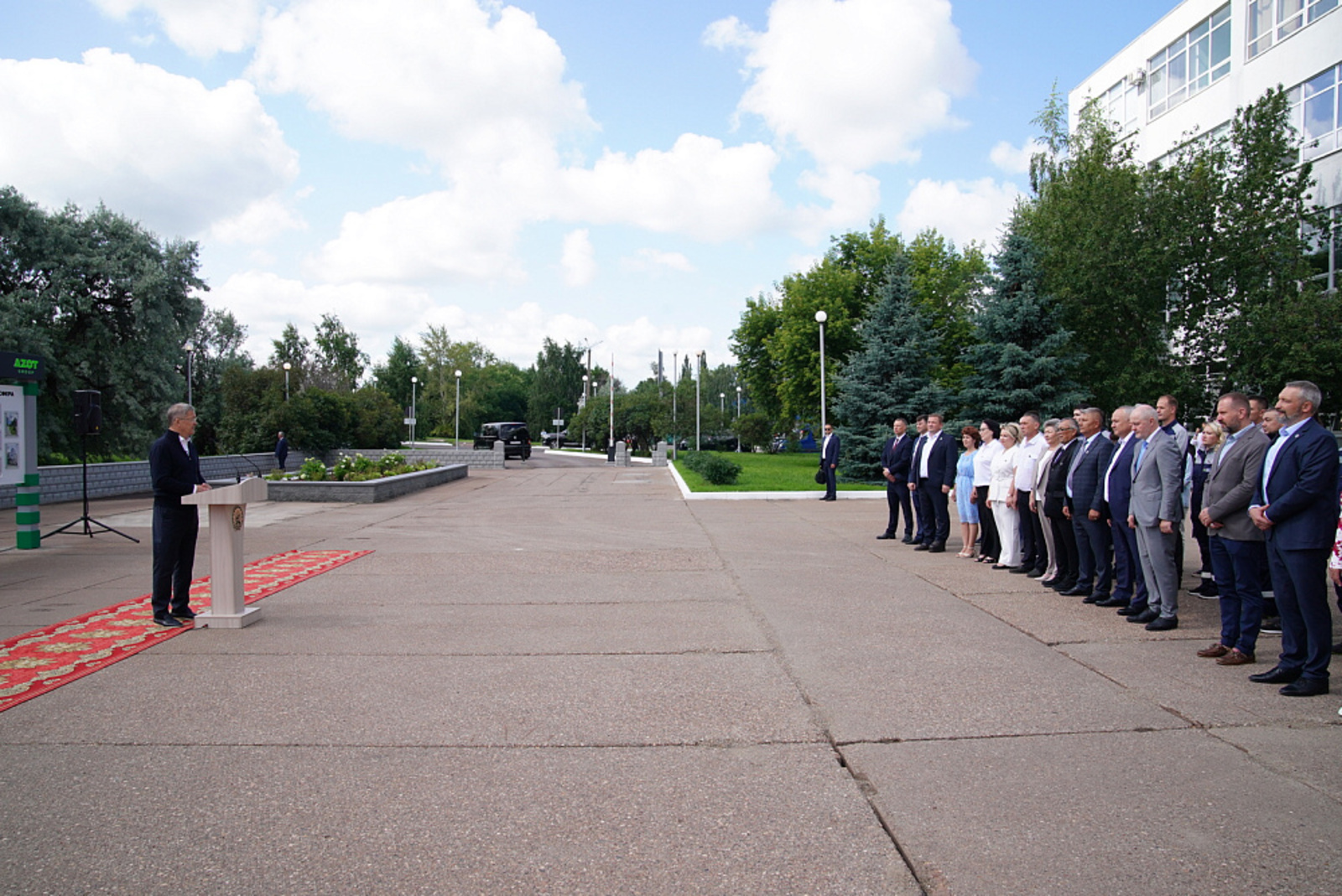 Глава Башкирии вручил награды работникам АО «Мелеузовские минеральные удобрения»