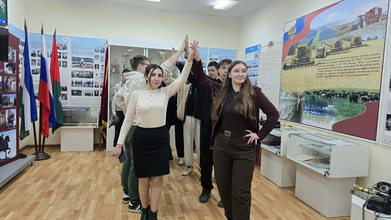 В Михайловке прошёл тематический час «Дружбой едины»