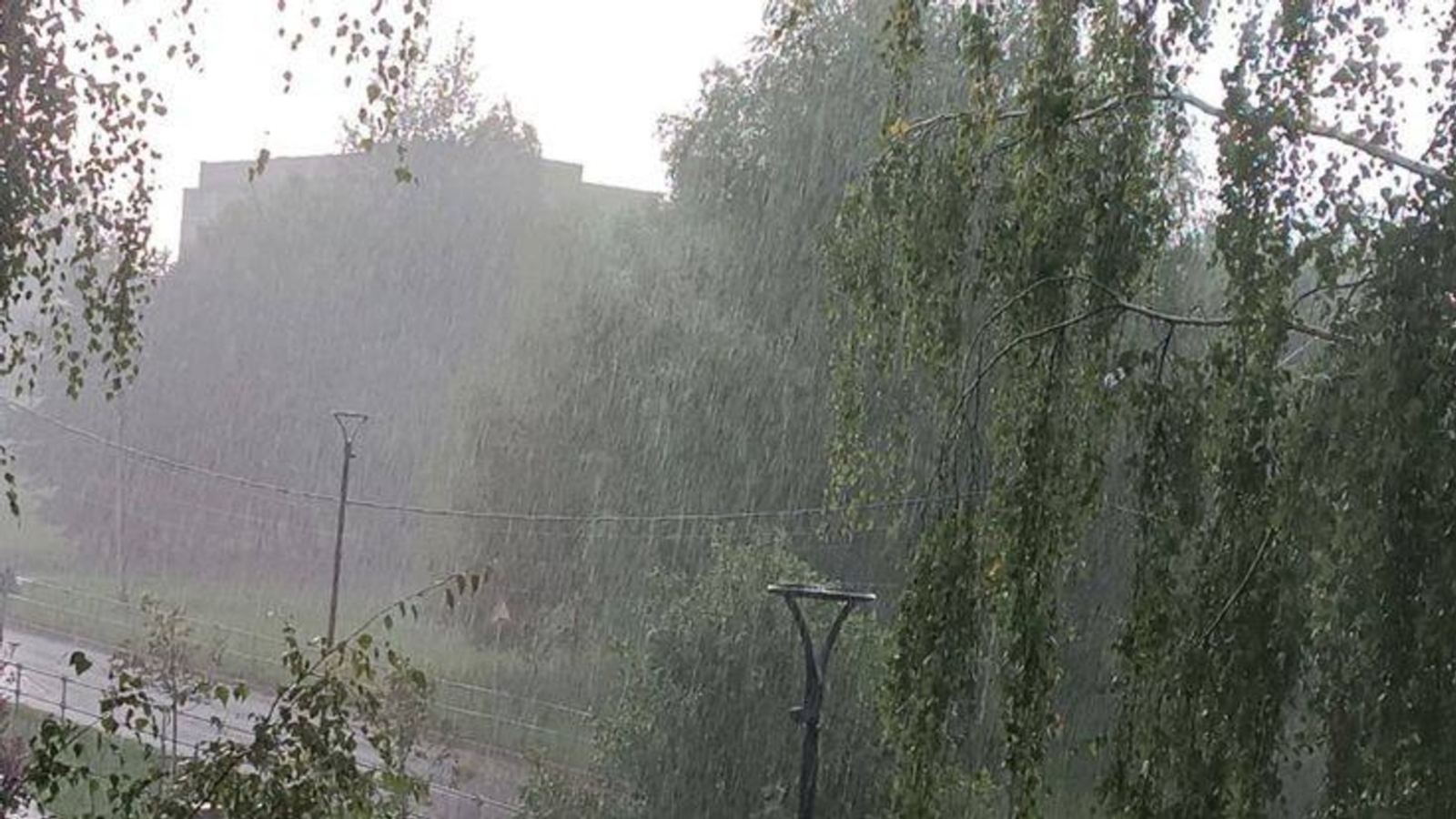 В Уфе после сильного ливня эвакуировали жителей затопленных частных домов