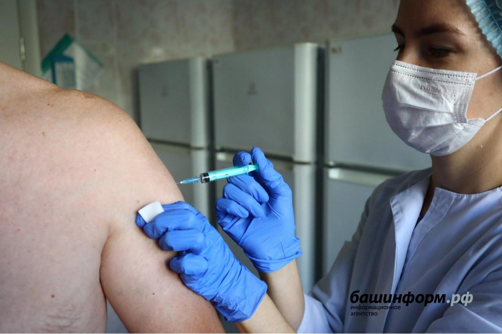 Вакцинированные от COVID-19 имеют шанс получить приз в 100 тысяч рублей