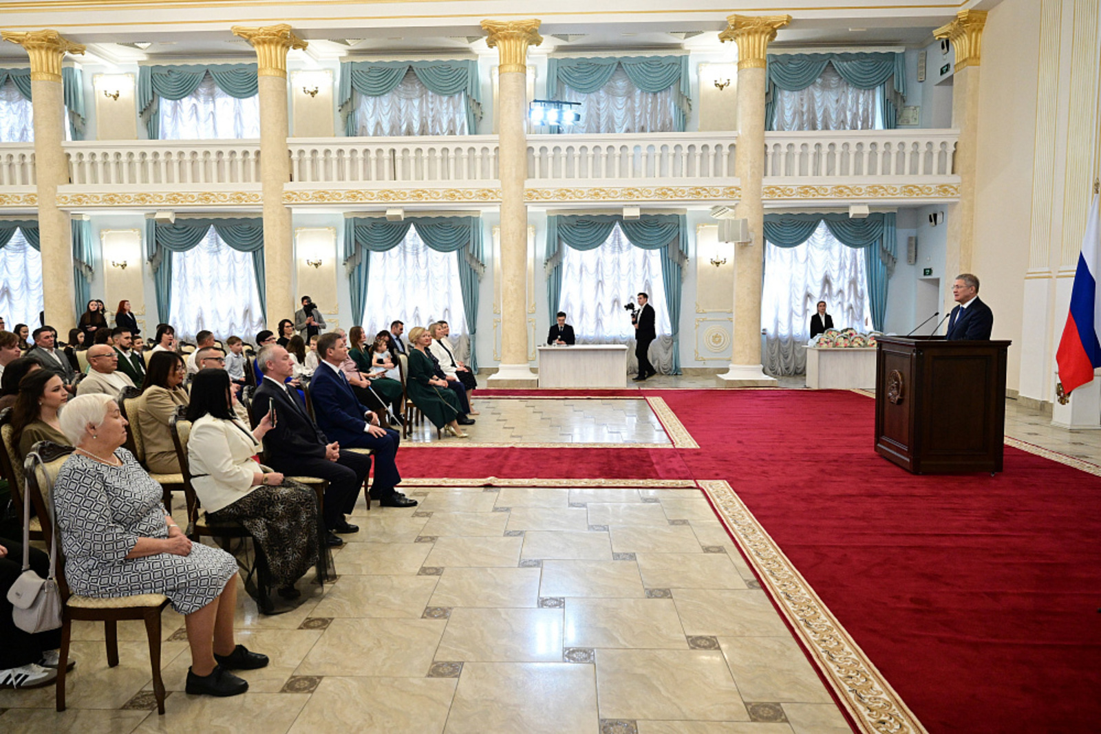 Радий Хабиров поздравил жителей Башкирии с предстоящим Днём матери