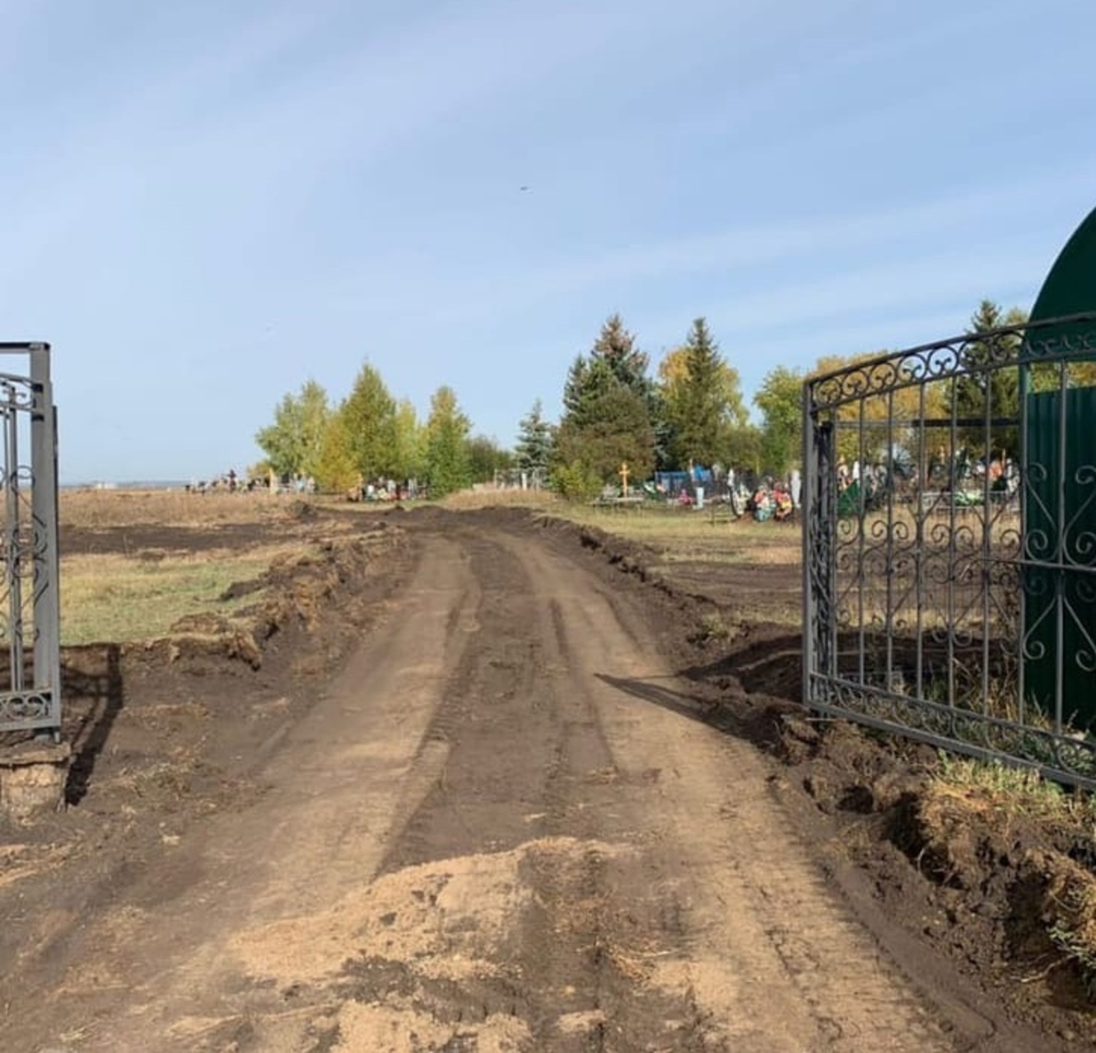 Администрация СП Зубовский сельсовет благоустраивает кладбища