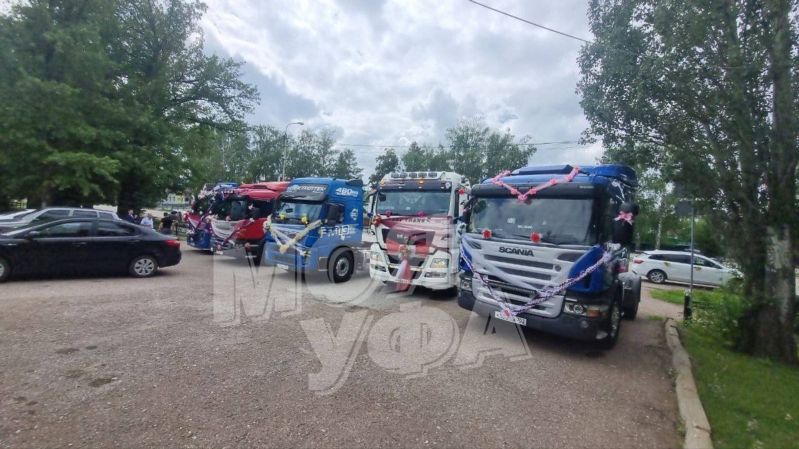 В Башкирии запечатлели необычный свадебный кортеж из большегрузов