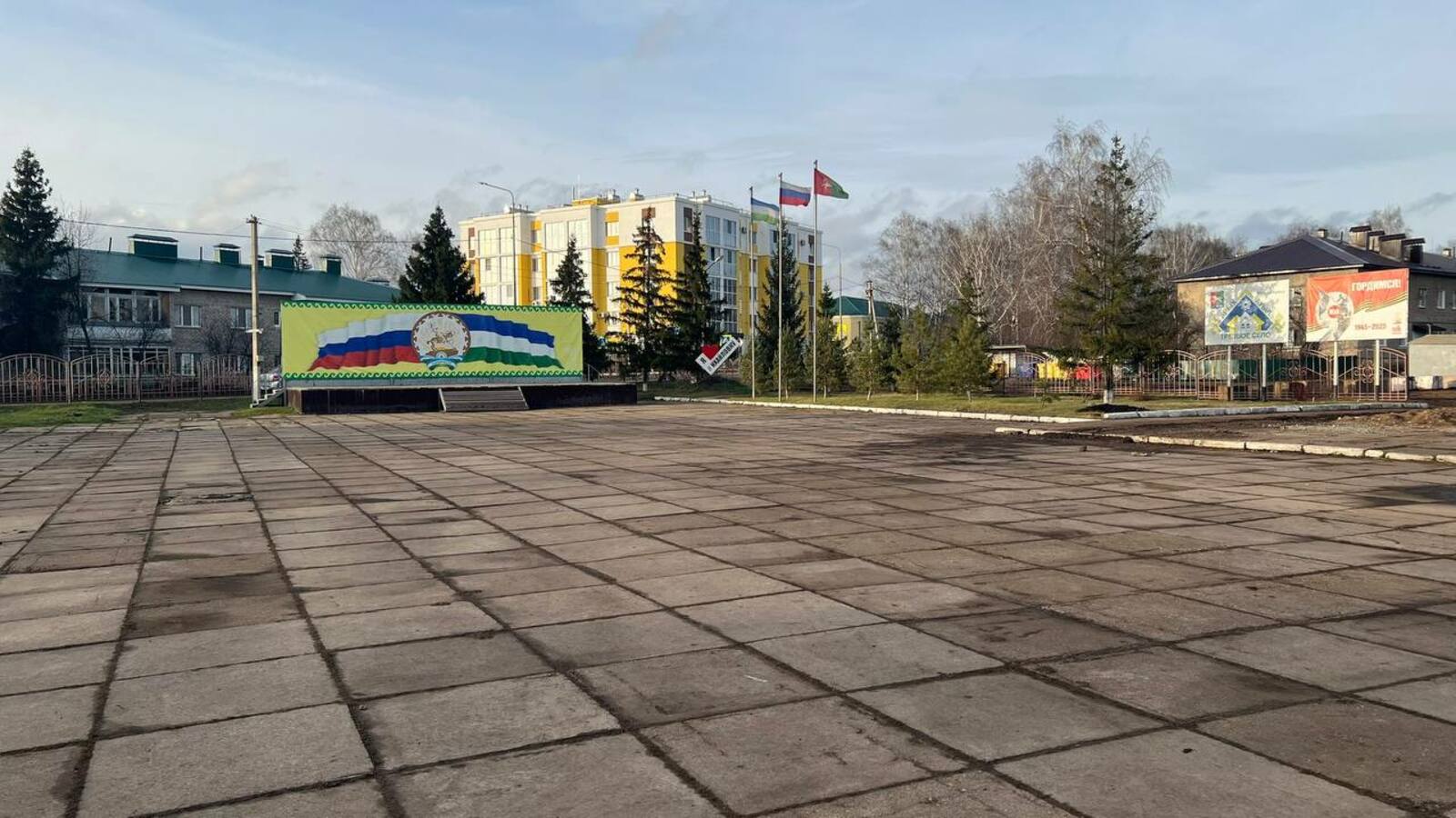 В Уфимском районе продолжается благоустройство сквера в Михайловке