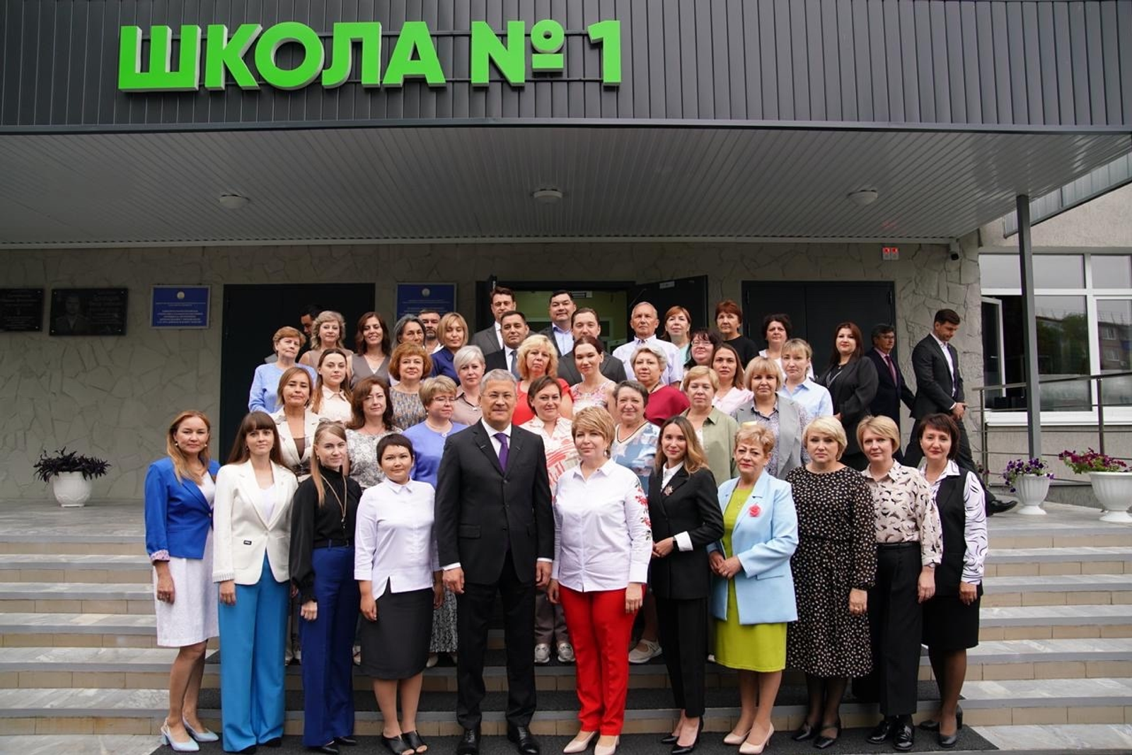 Радий Хабиров поздравил учителей Башкирии