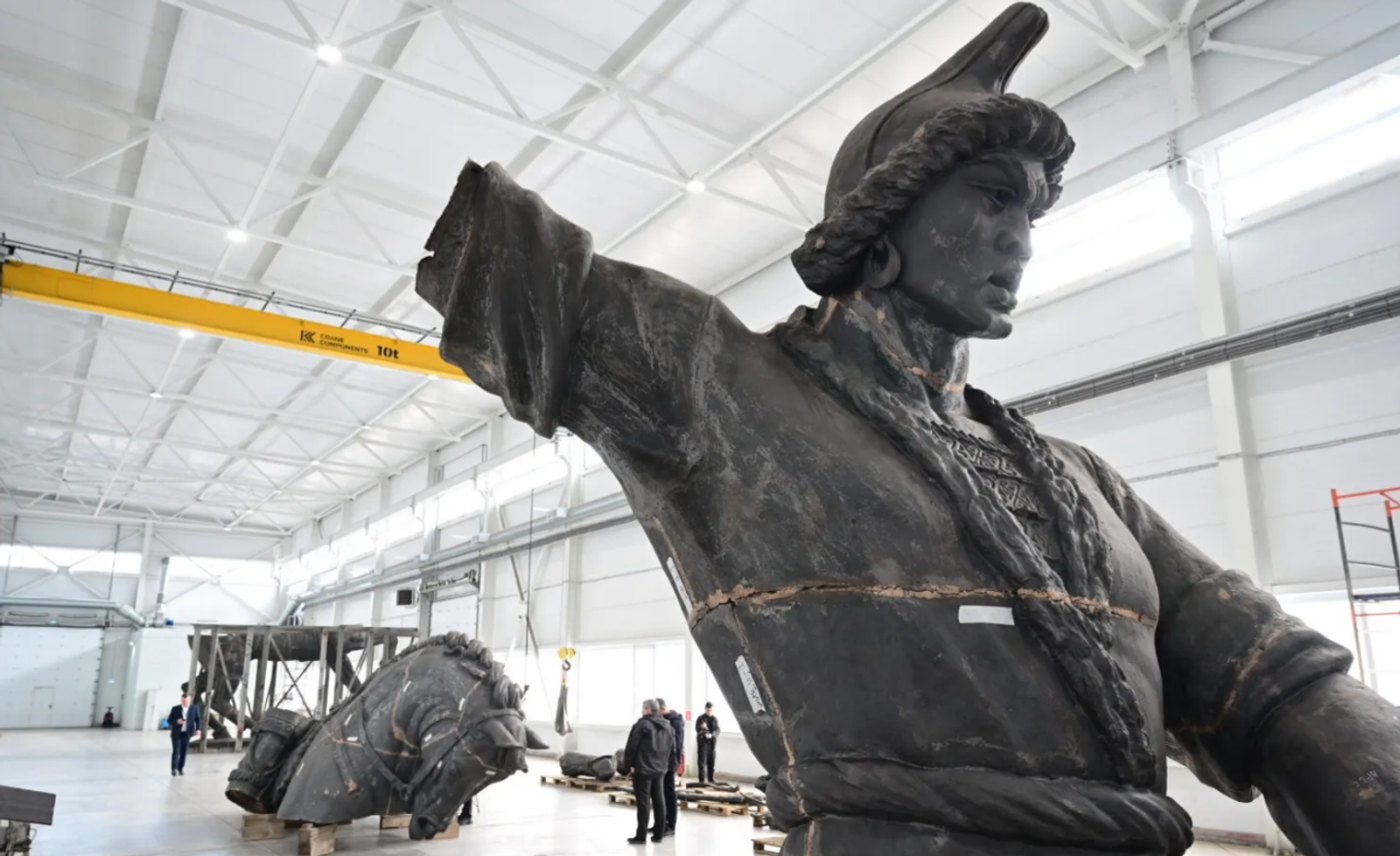 Радий Хабиров посетил место реставрации памятника Салавату Юлаеву