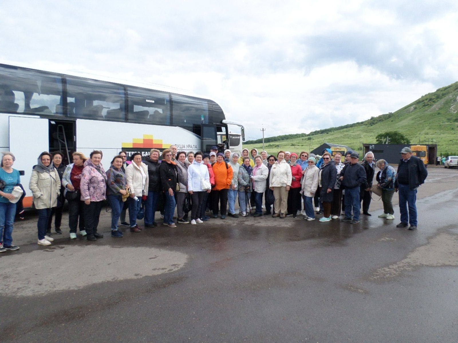 Серебряные туристы Уфимского района покорили древний Торатау вопреки непогоде