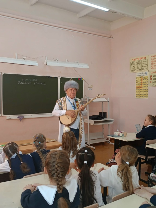 В школе Уфимского района прошел урок башкирской народной музыки