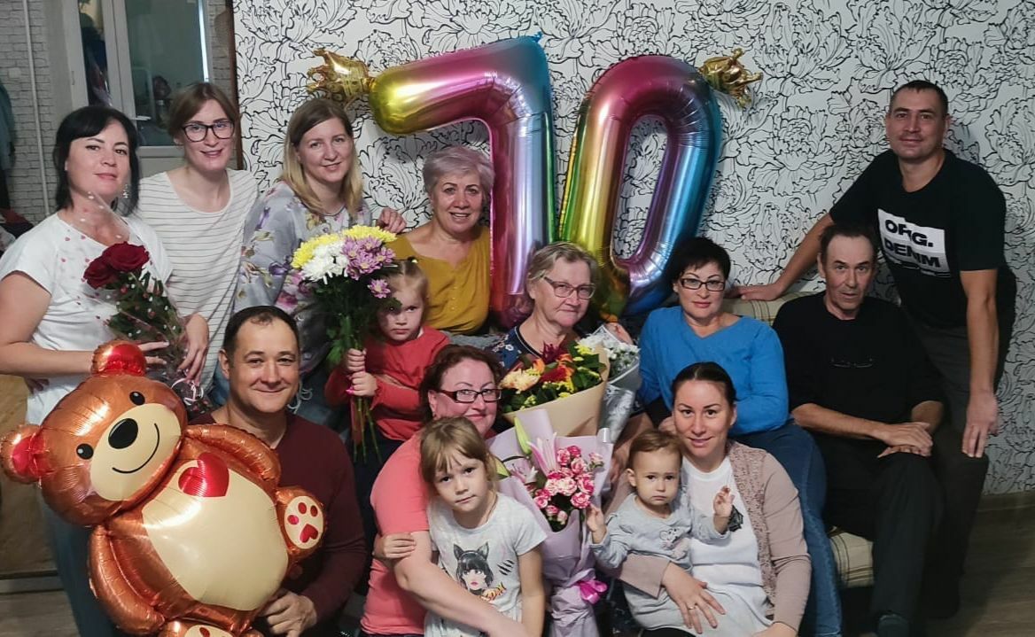 Радий Хабиров вручил медаль  «Мать-героиня» Равиле Таминдаровой из Дмитриевки