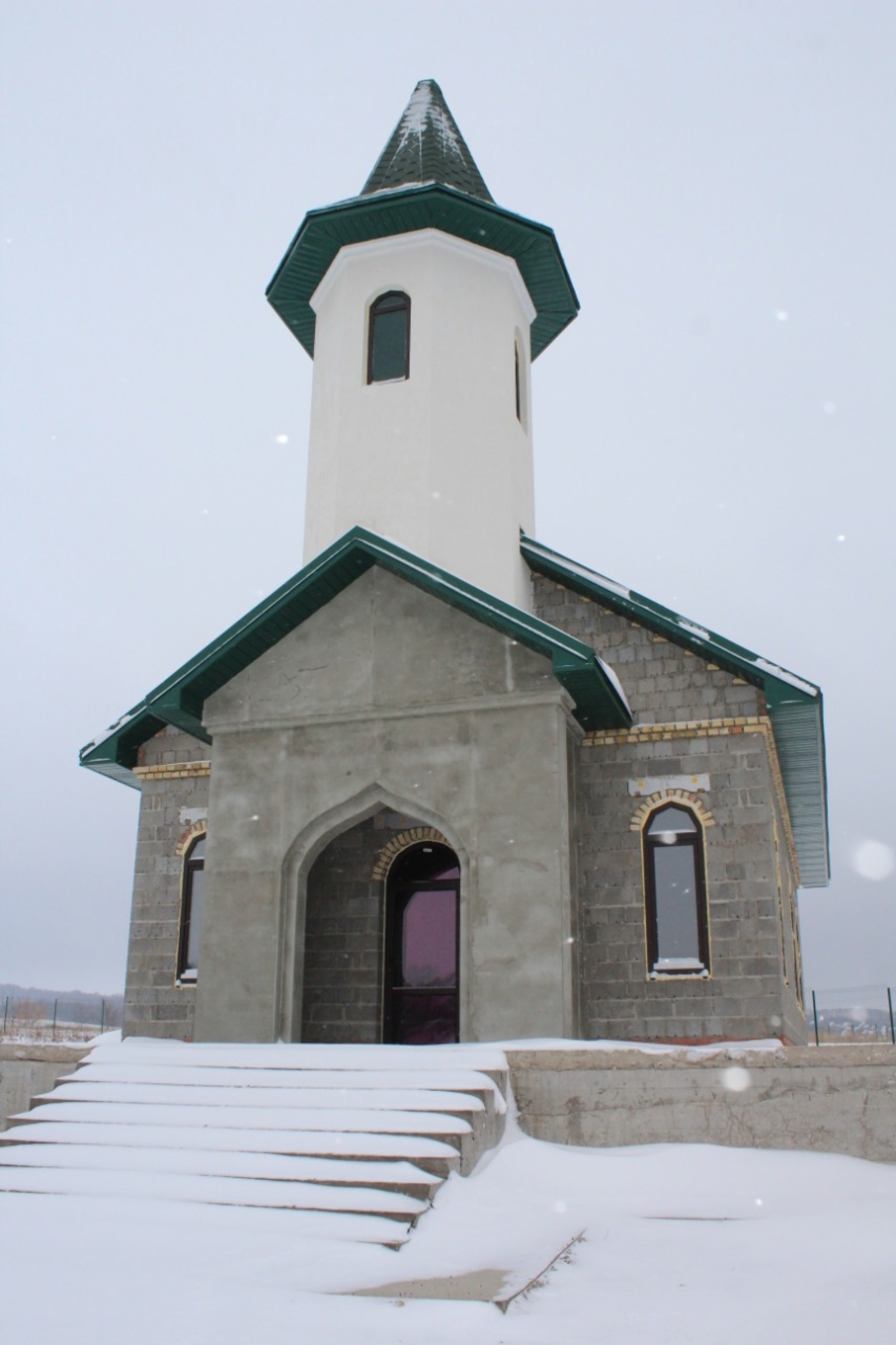В д. Лекаревка возведена мечеть и строится церковь