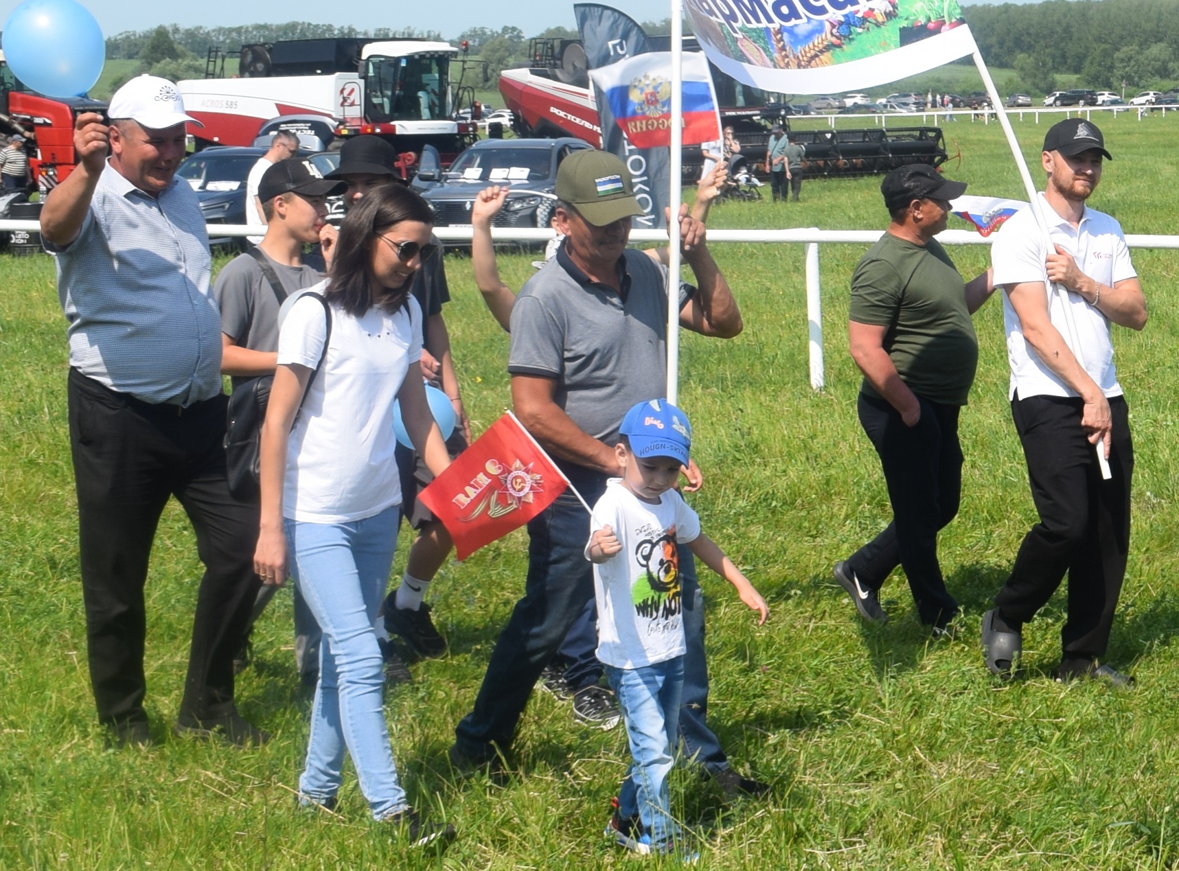 В каких случаях мужчина должен идти впереди женщины