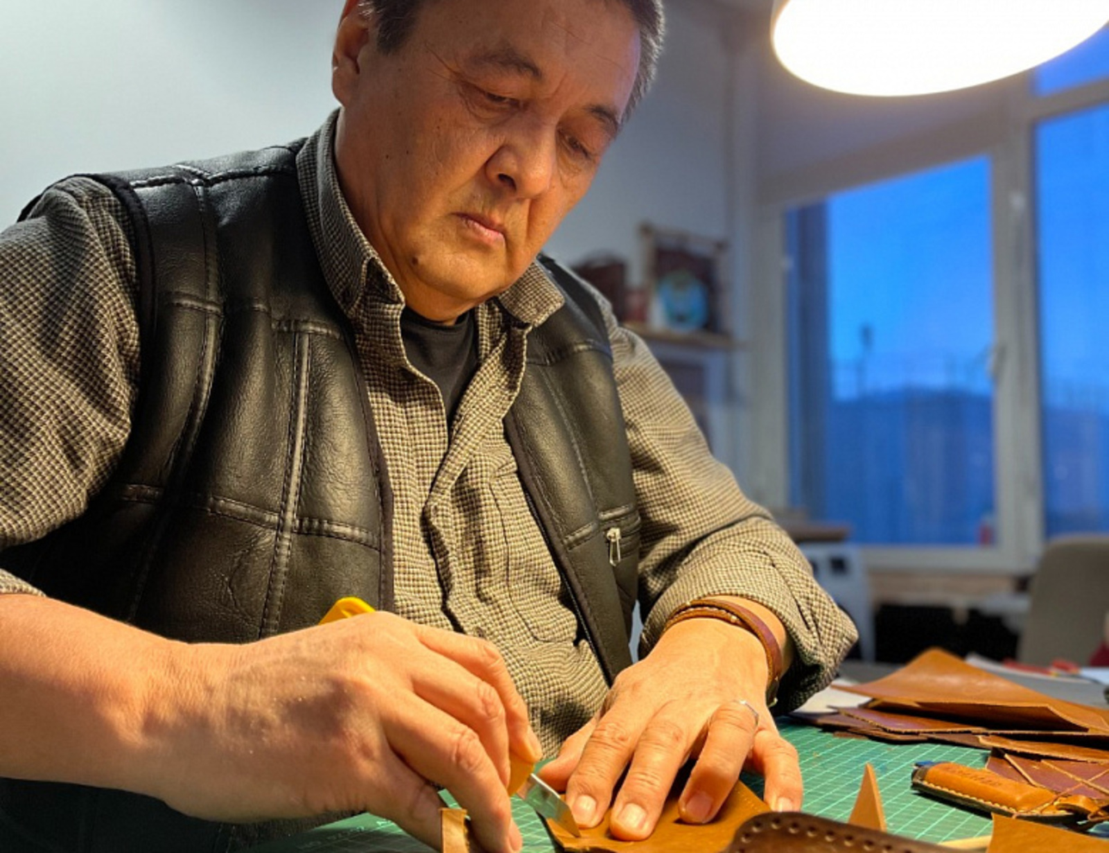 Ремесленный коворкинг в Уфе выпустил 10 мастеров кожевенного дела