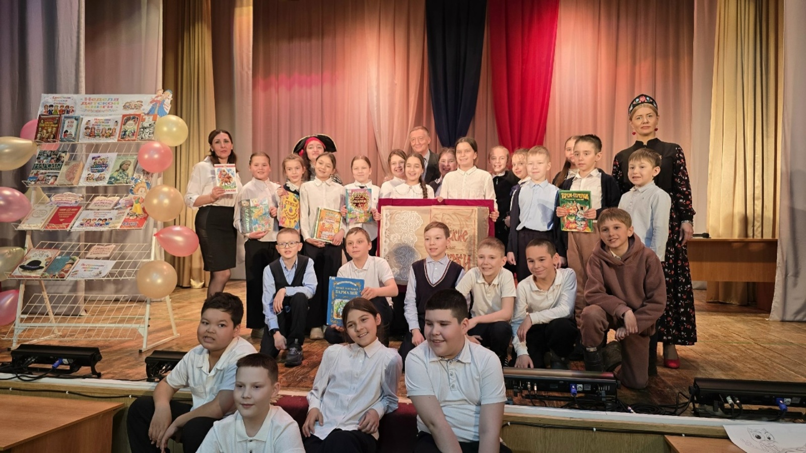 Неделя детской книги стартовала в Михайловке встречей с писателем