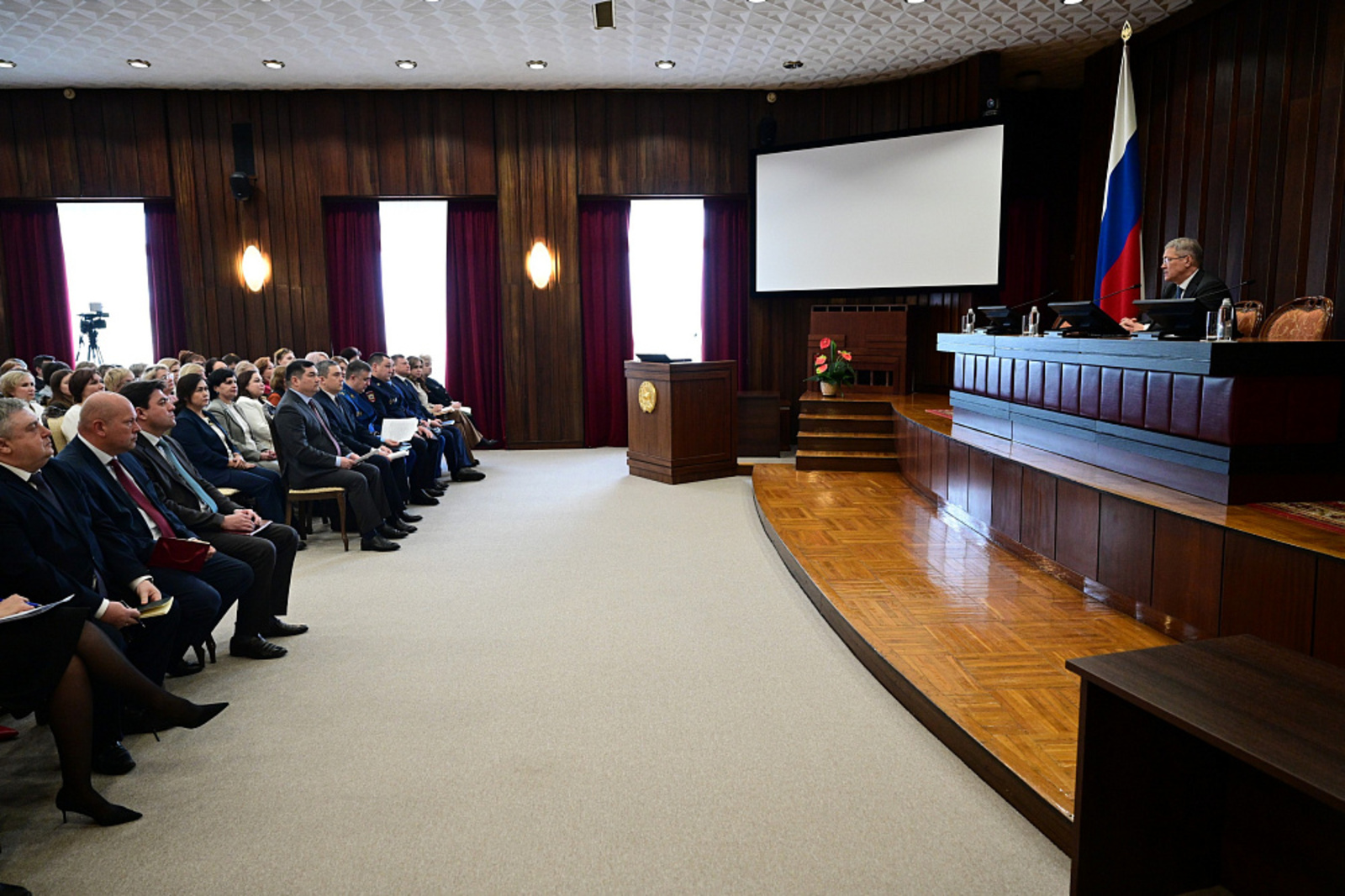 Радий Хабиров обсудил с педагогами усиление безопасности школ Башкирии