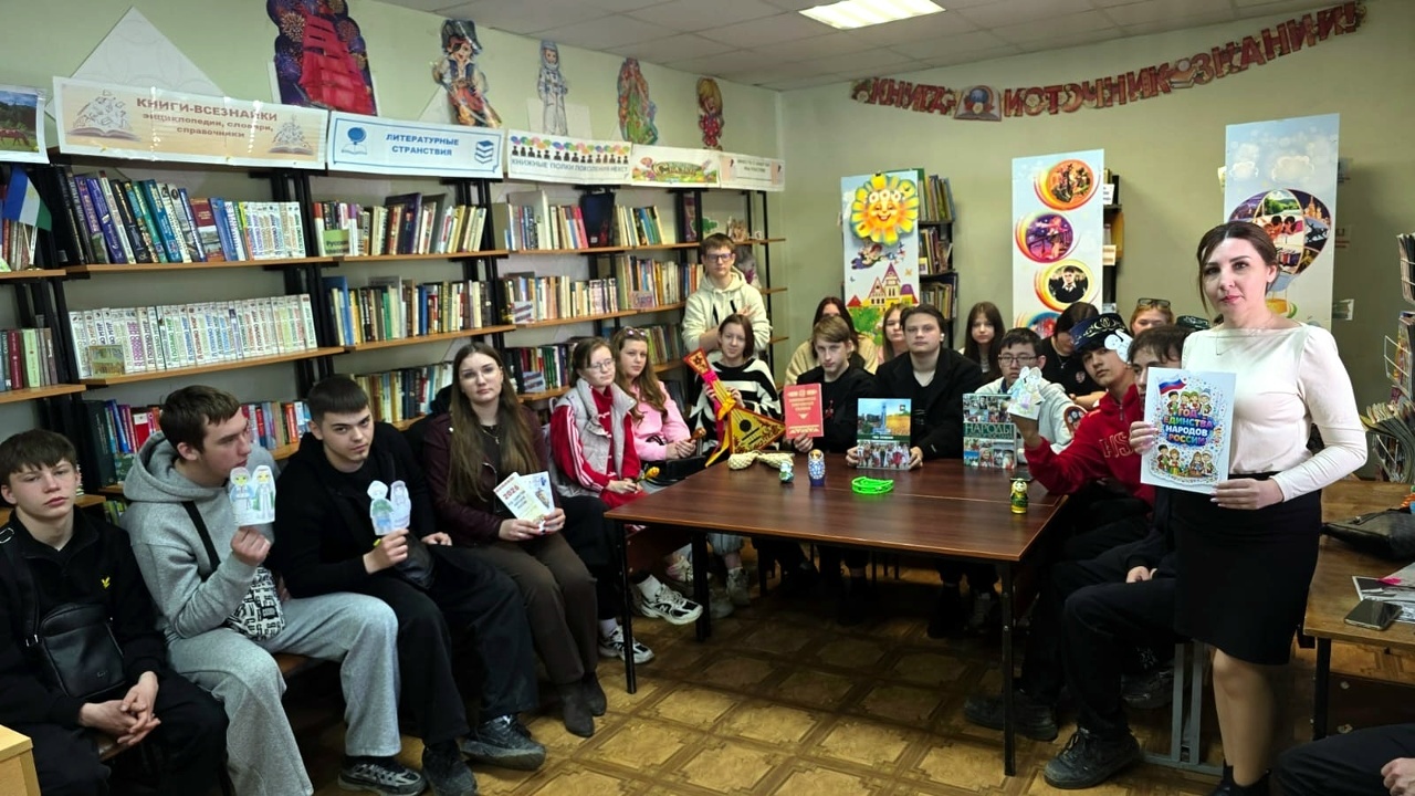 В Михайловке прошёл тематический час «Дружбой едины»