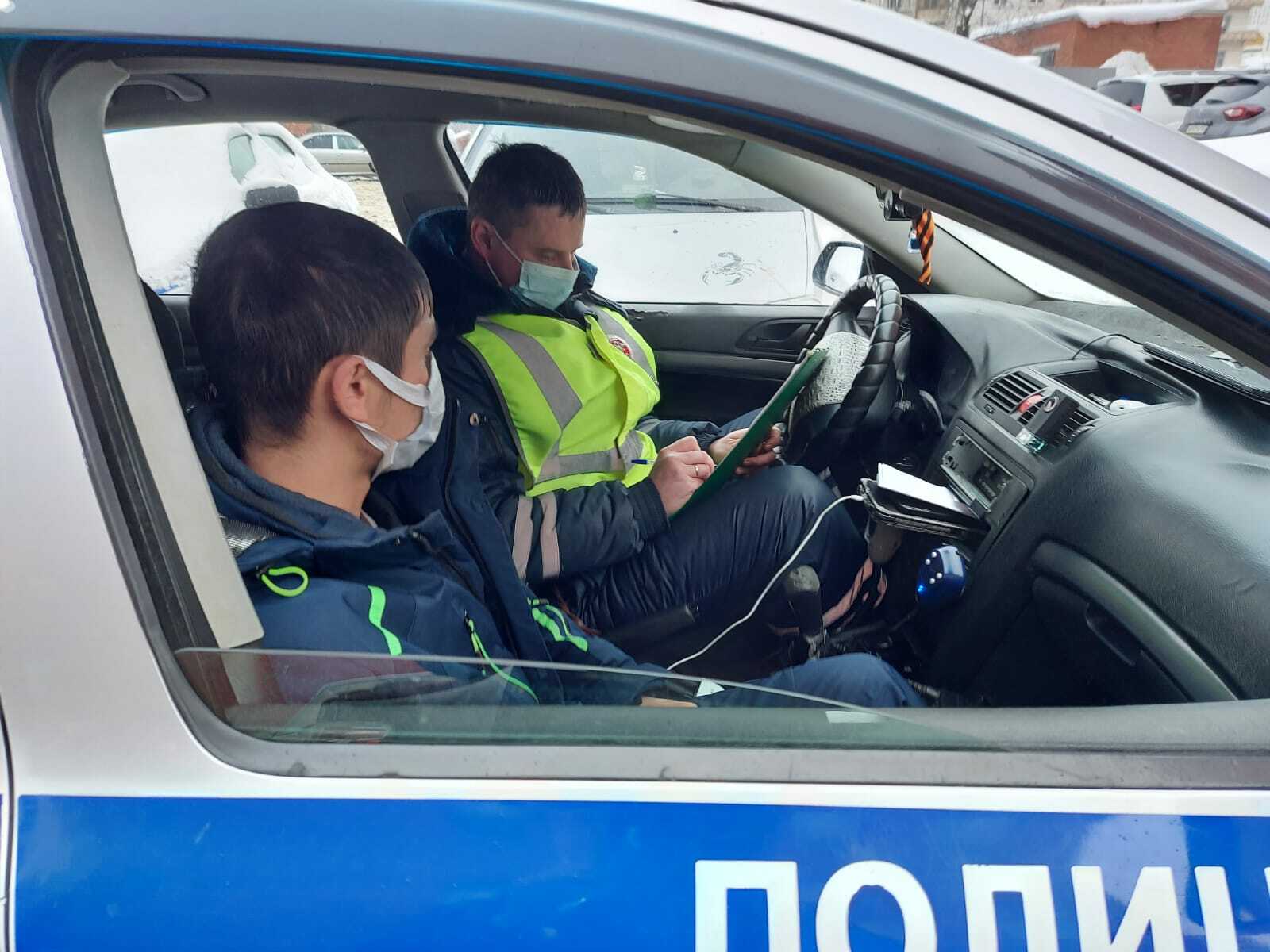 Сотрудники ГИБДД задержали на выезде из Уфы лишенного прав таксиста