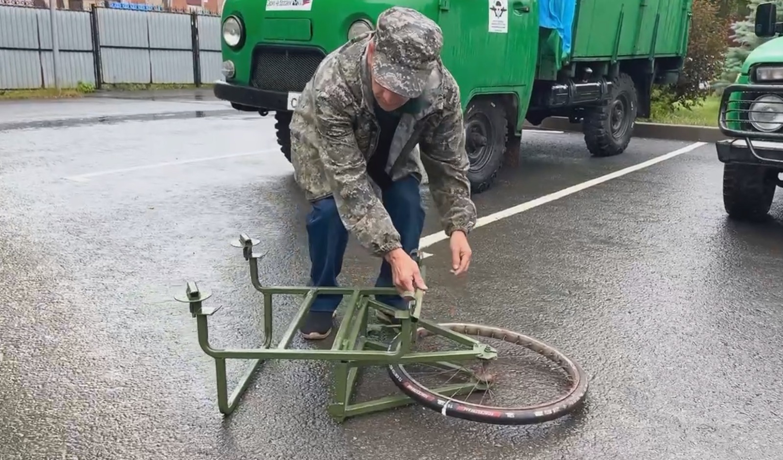 Учитель из Башкирии разработал складную тележку для быстрой эвакуации раненых