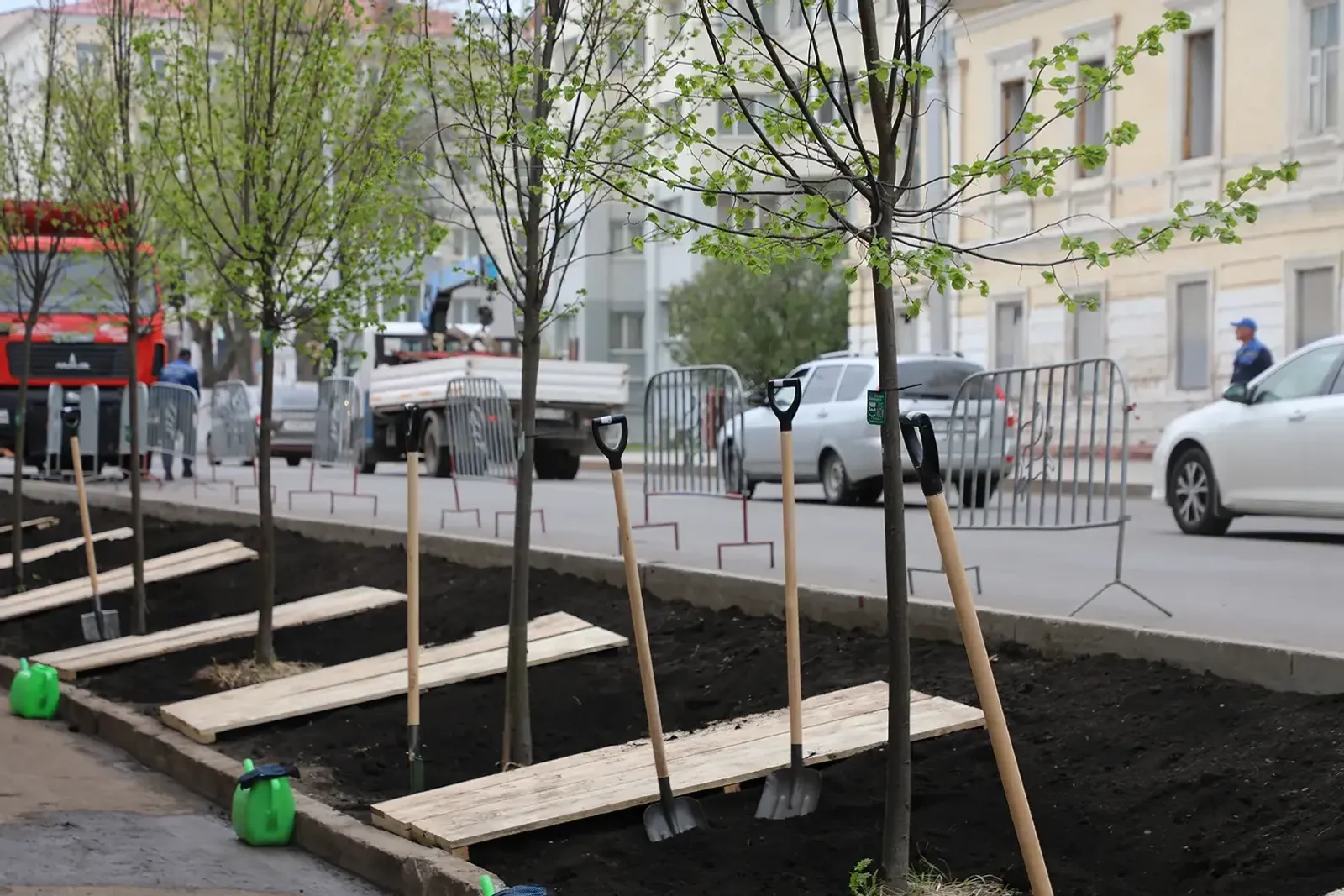 В Уфе продолжают озеленять центр города