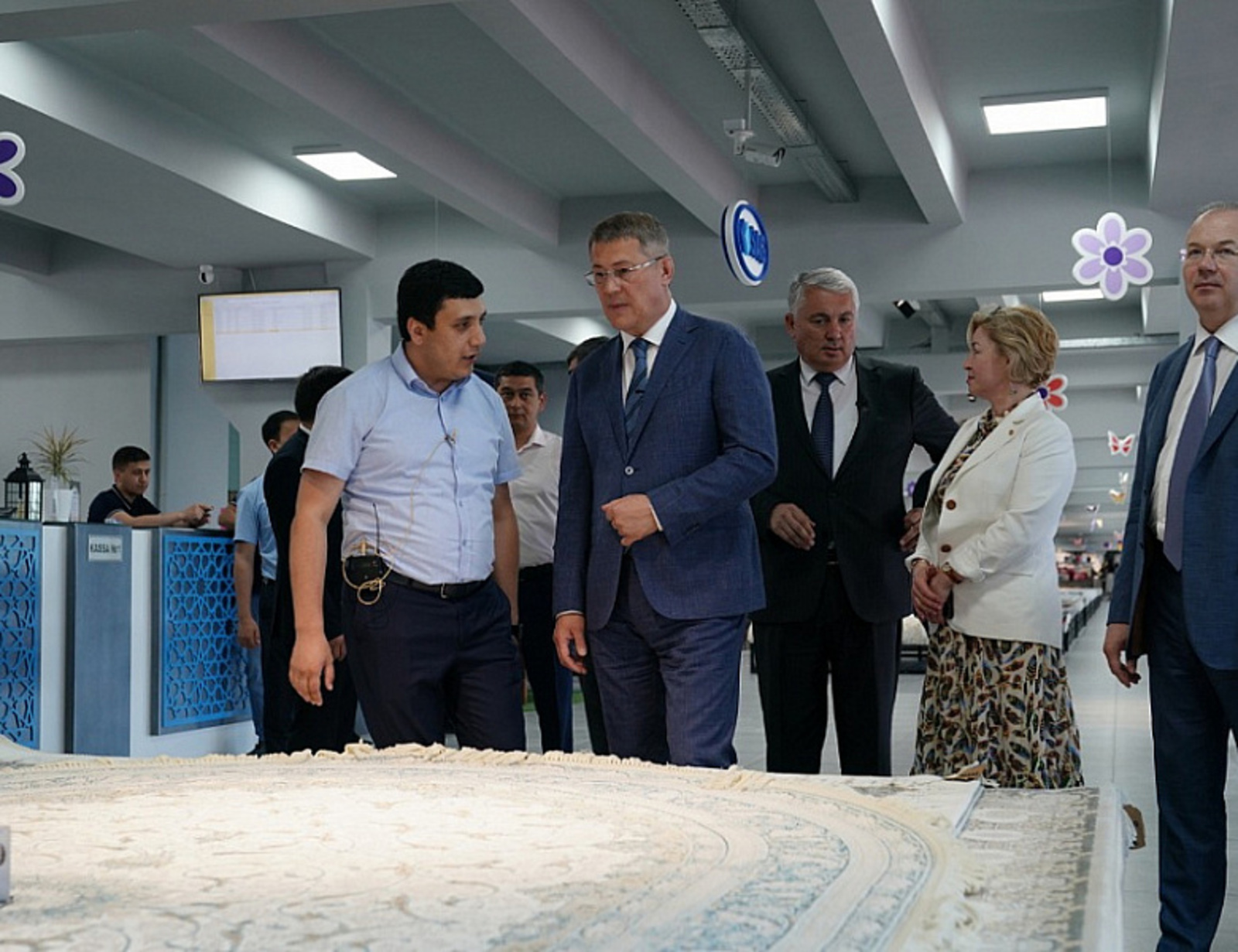 Радий Хабиров пригласил узбекскую компанию открыть в Башкирии производство ковров