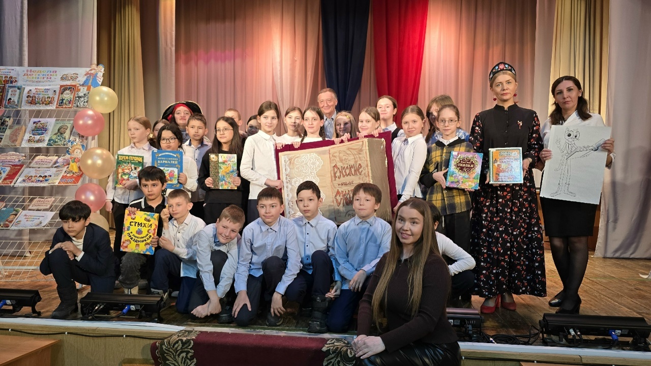 Неделя детской книги стартовала в Михайловке встречей с писателем