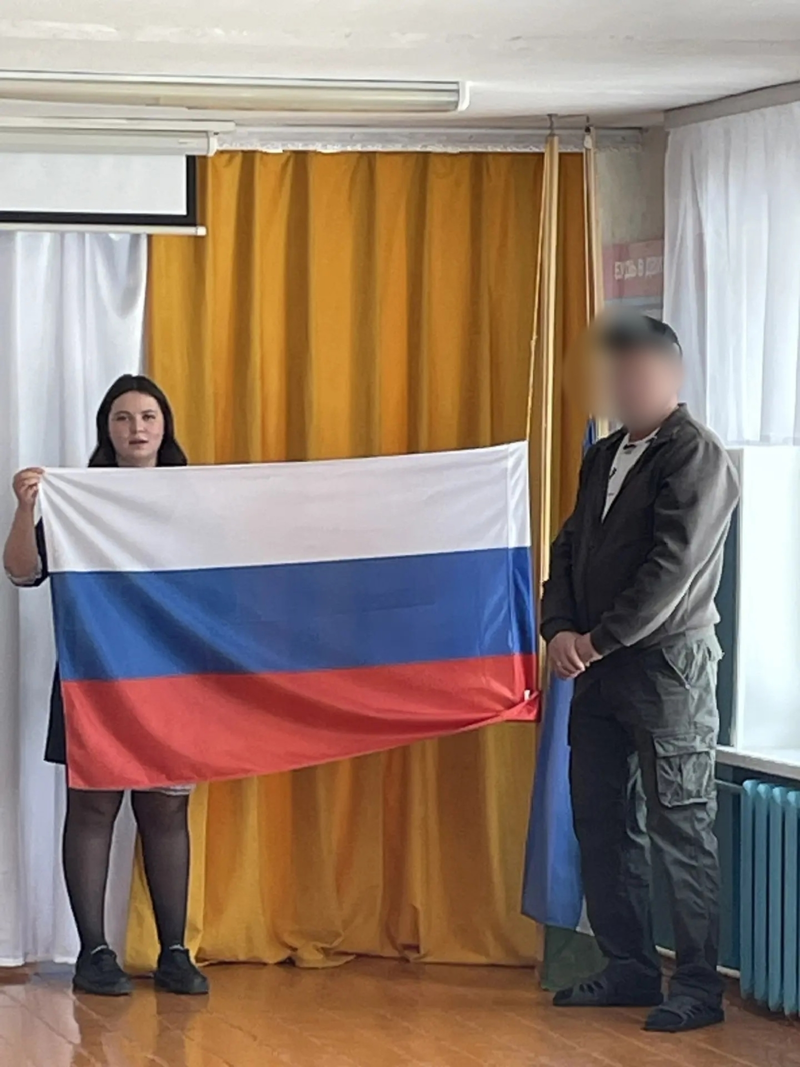 В школе Уфимского района участник СВО вручил первый паспорт восьмикласснице