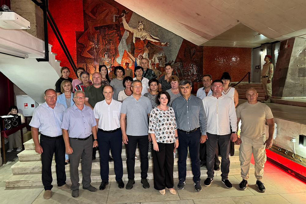 Радий Хабиров в ЛНР почтил память бойцов 112-й Башкирской кавалерийской дивизии