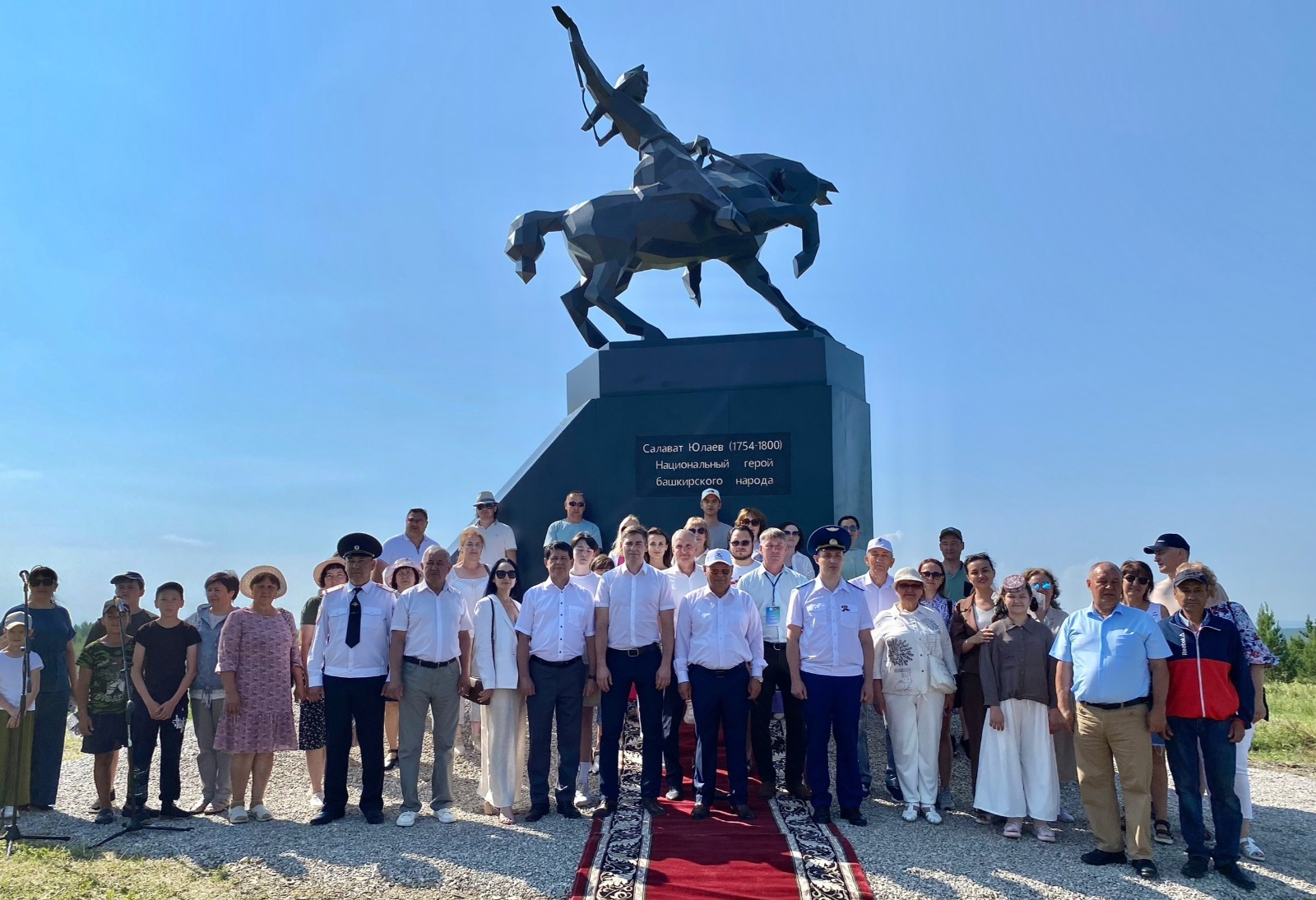 В Салаватском районе Башкирии торжественно открыт памятник Салавату Юлаеву