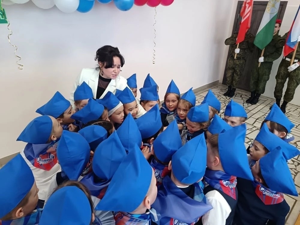 Первоклассники школы села Октябрьский вступили в ряды «Орлят России»