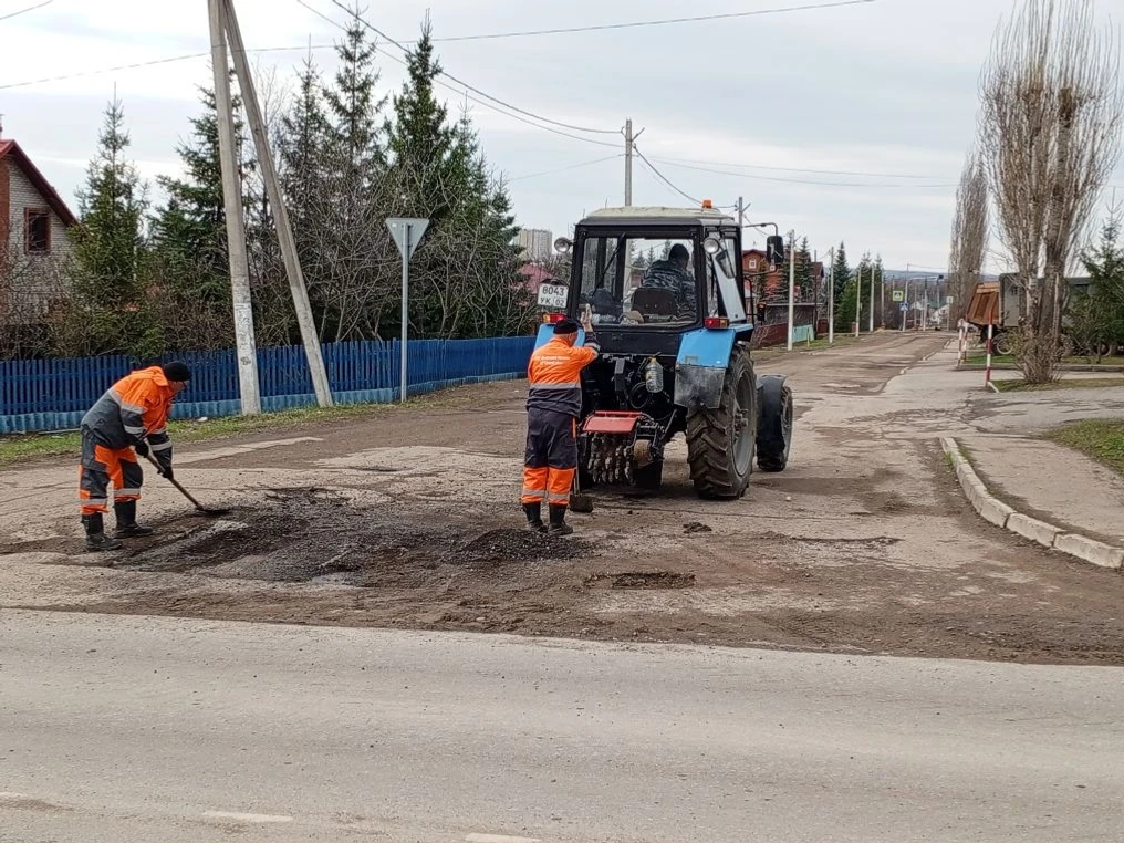 В Уфимском районе начался ямочный ремонт дорог