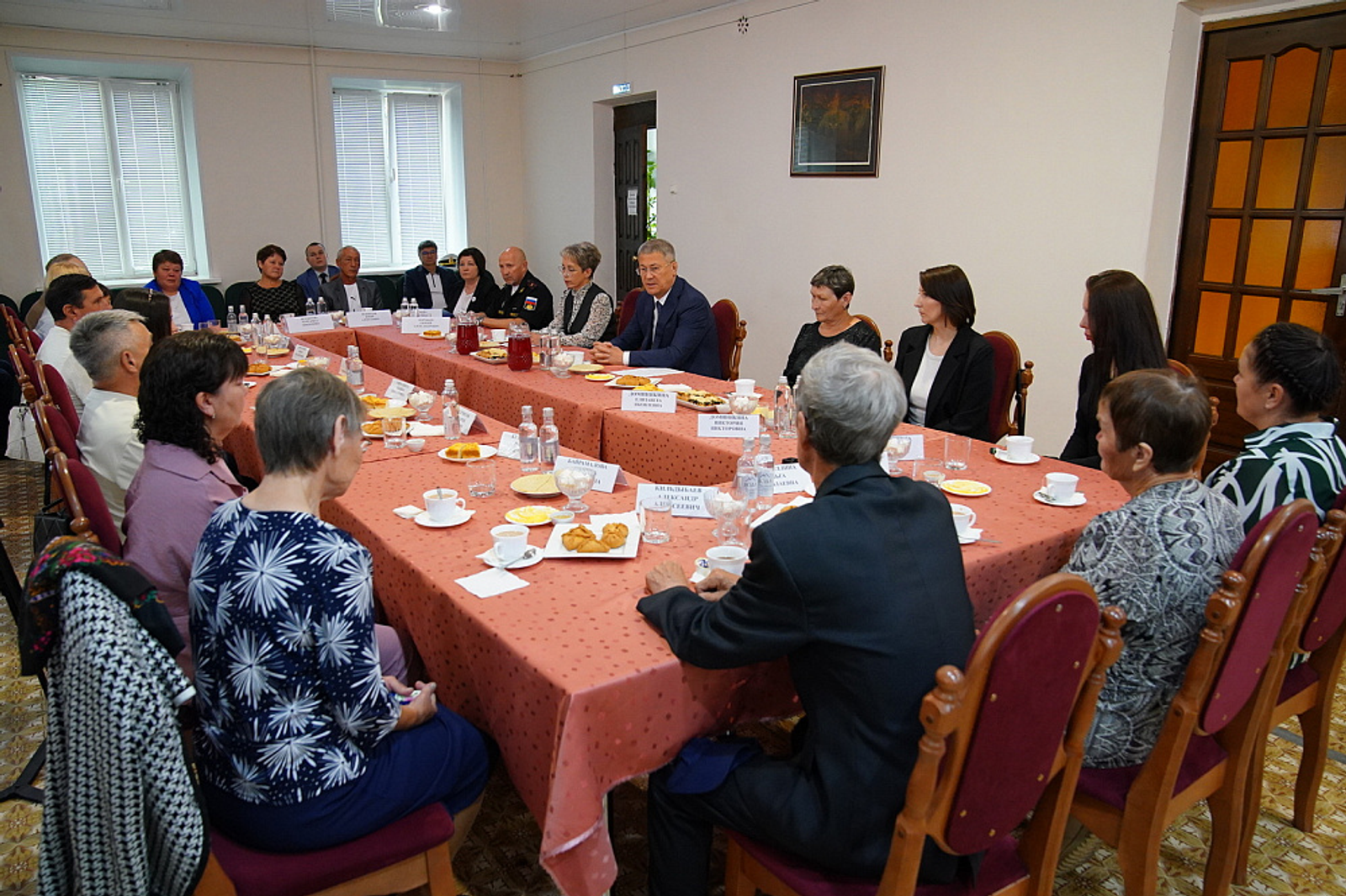 Глава Башкирии передал ордена генерала Шаймуратова семьям участников СВО