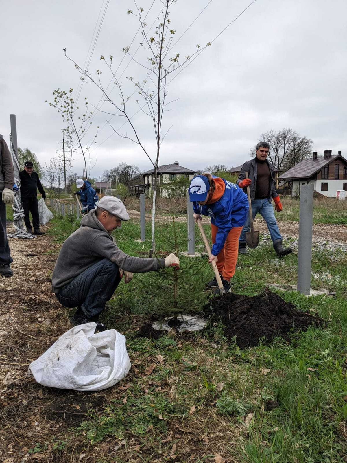 В Уфимском районе отметили праздник труда и весны субботником