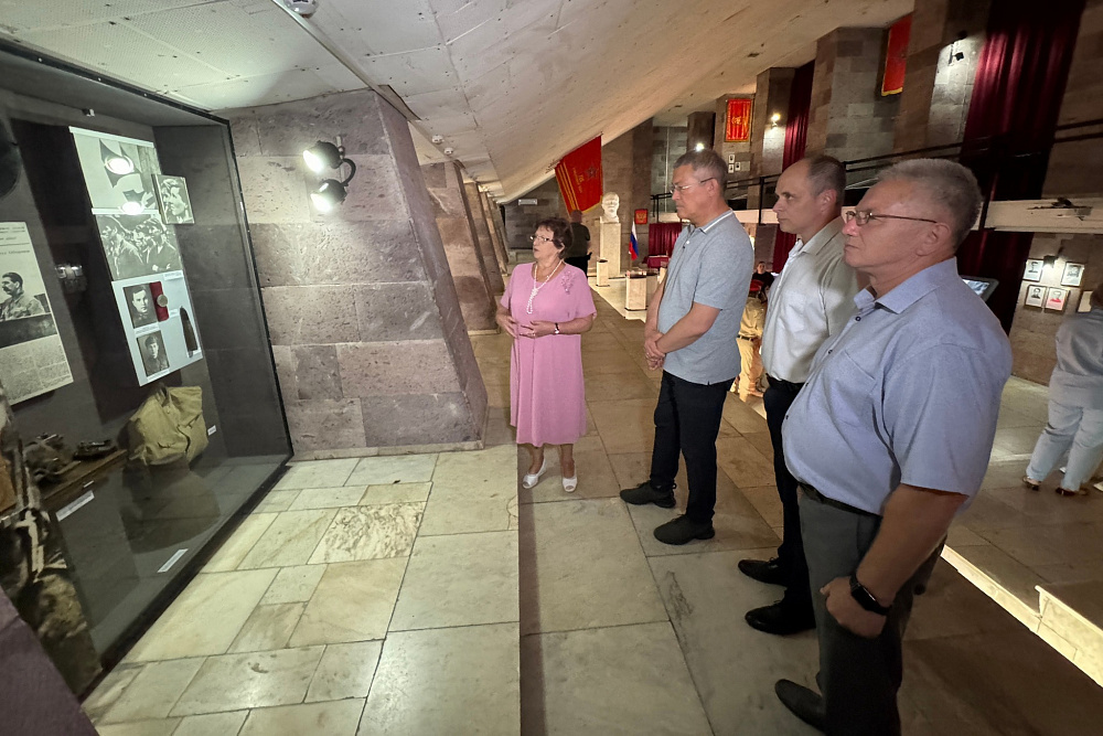 Радий Хабиров в ЛНР почтил память бойцов 112-й Башкирской кавалерийской дивизии