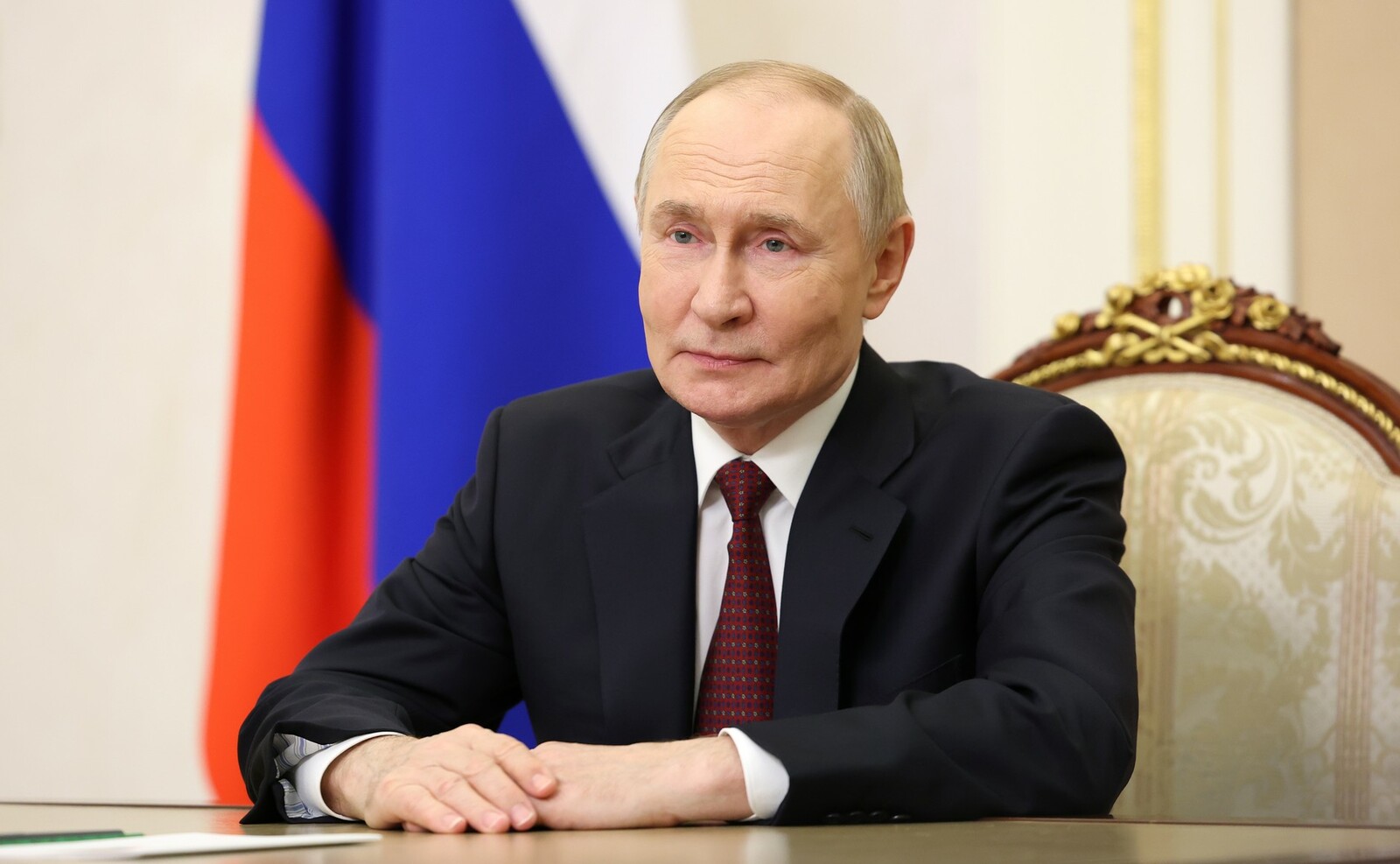 Владимир Путин поздравил россиян с Днём защитника Отечества