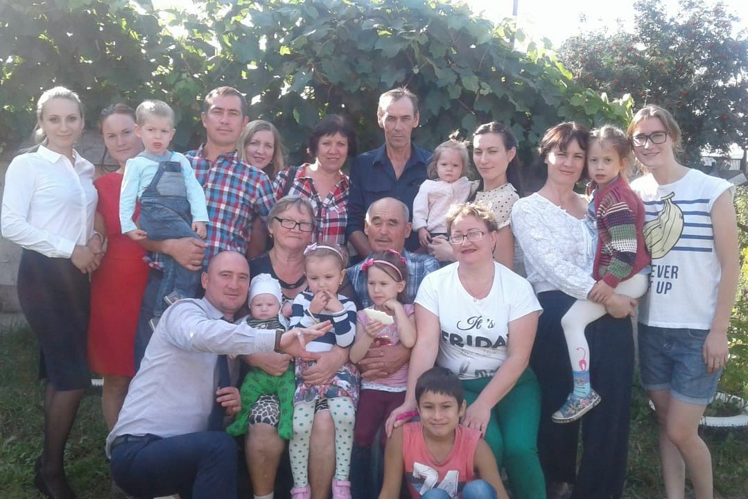 Радий Хабиров вручил медаль  «Мать-героиня» Равиле Таминдаровой из Дмитриевки