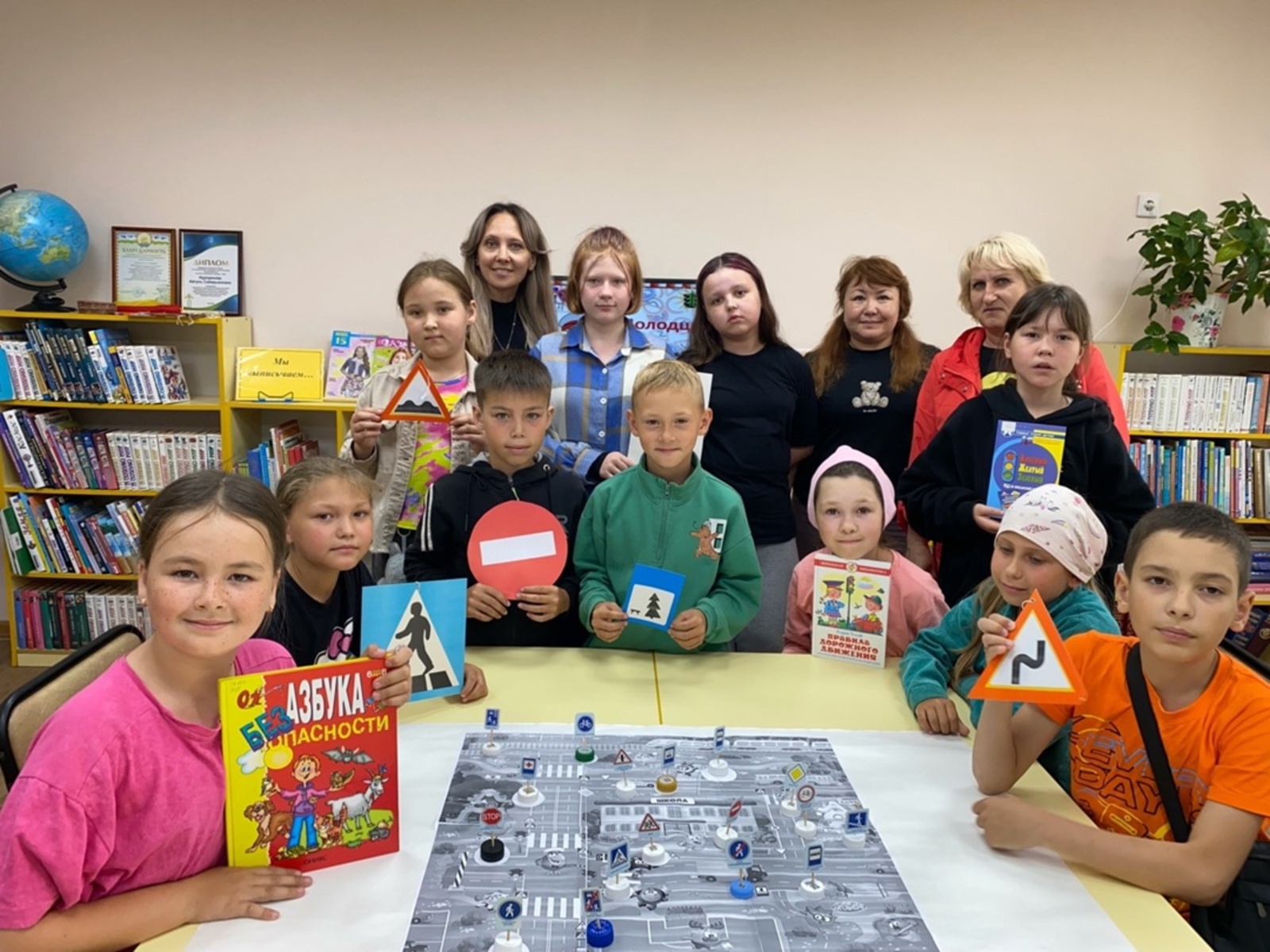 Авдонские школьники отправились в «Путешествие в страну дорожных знаков»