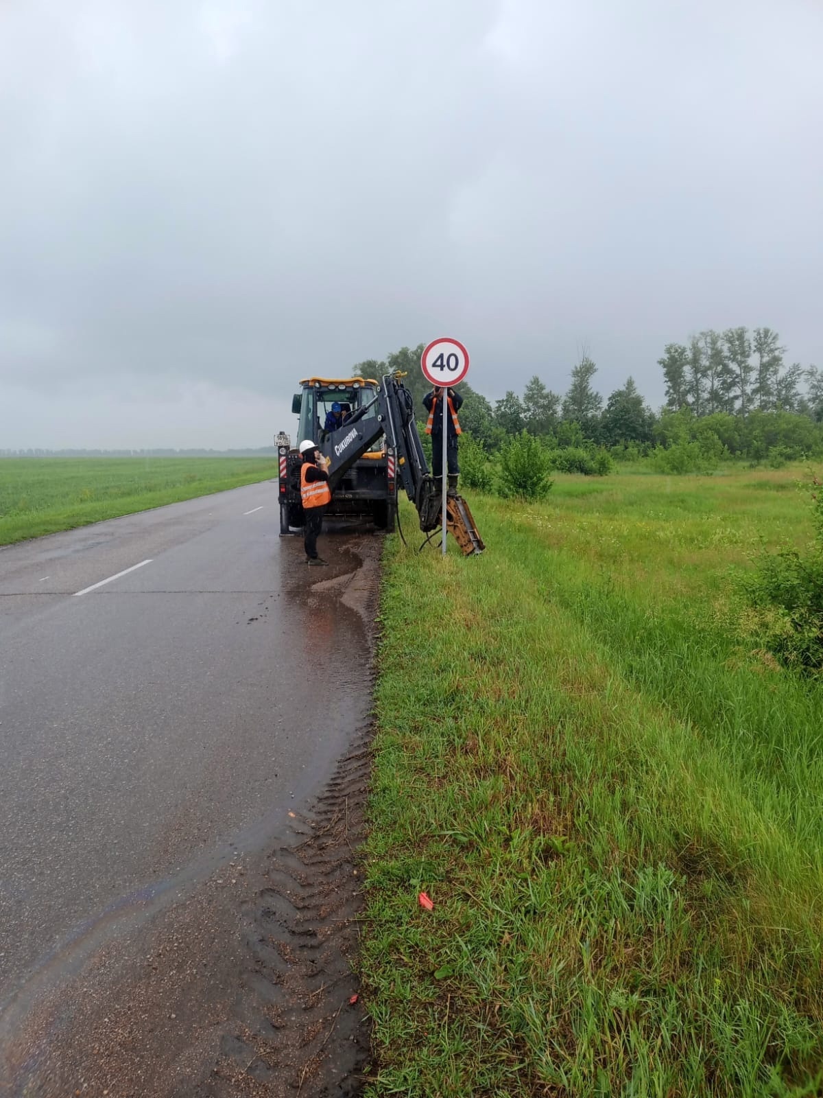 В Уфимском районе продолжается установка дорожных знаков