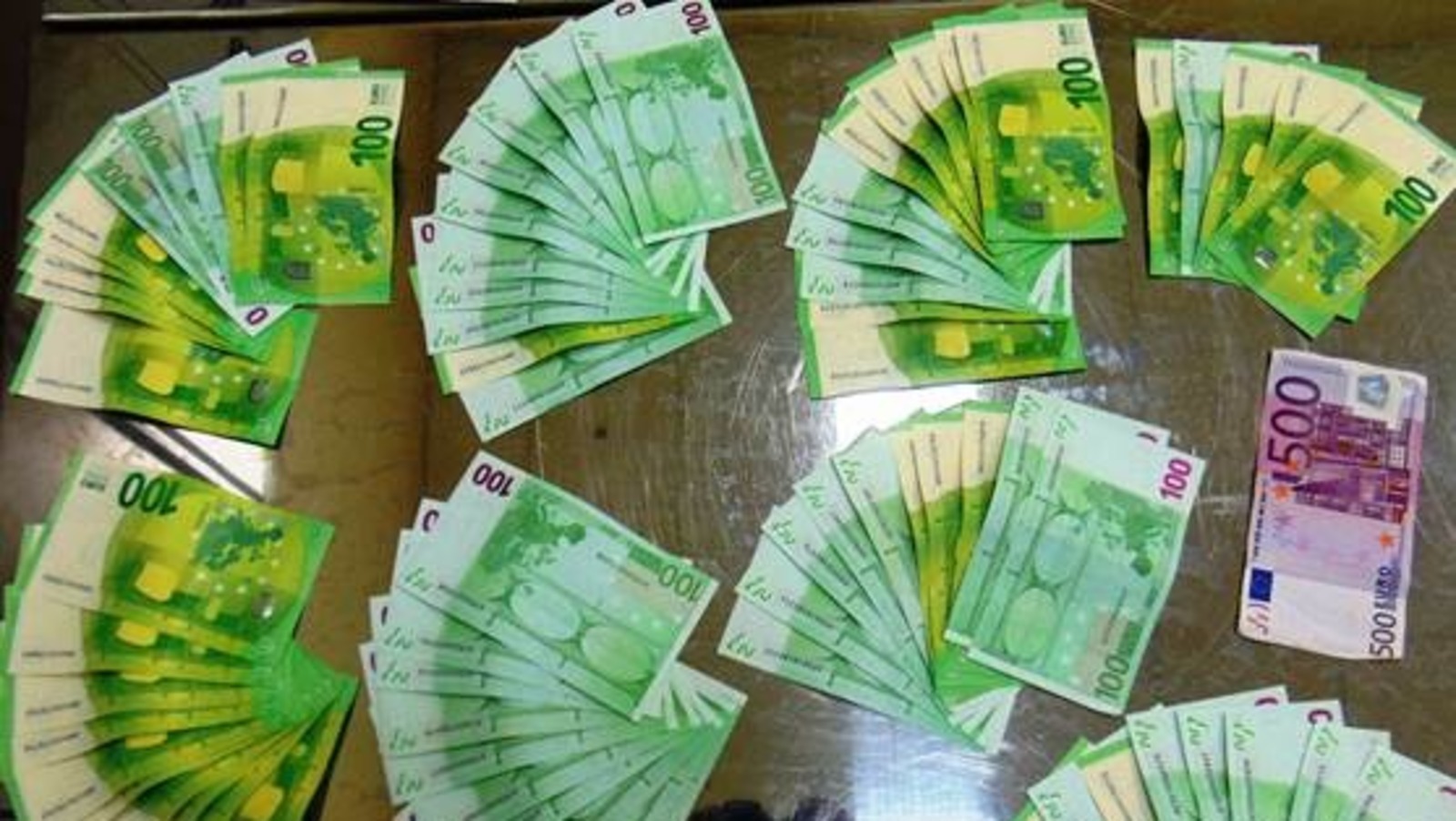 Незаконная перевозка валюты пресечена в аэропорту столицы Башкирии